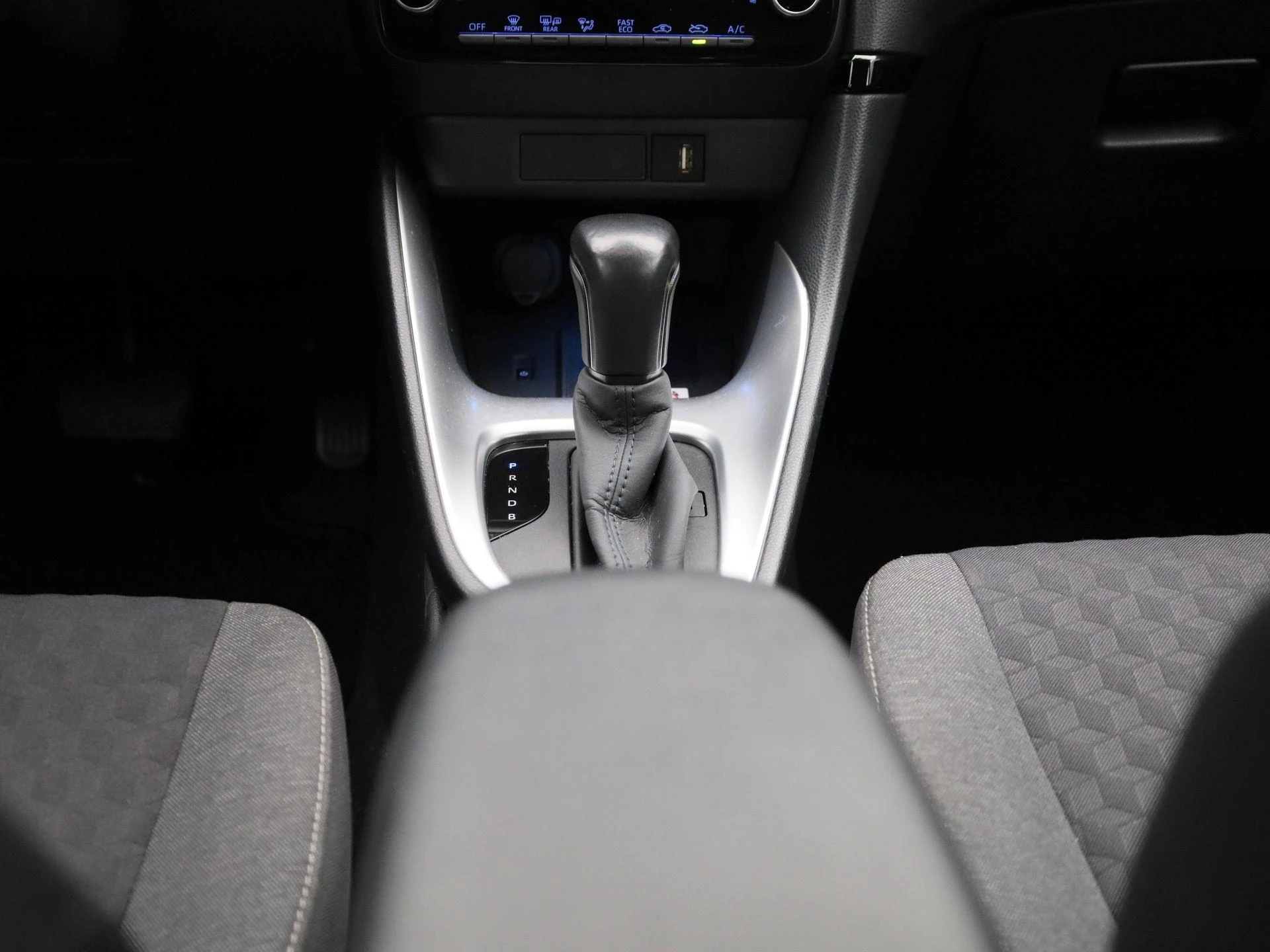 Toyota Yaris 1.5 Hybrid Business Plus