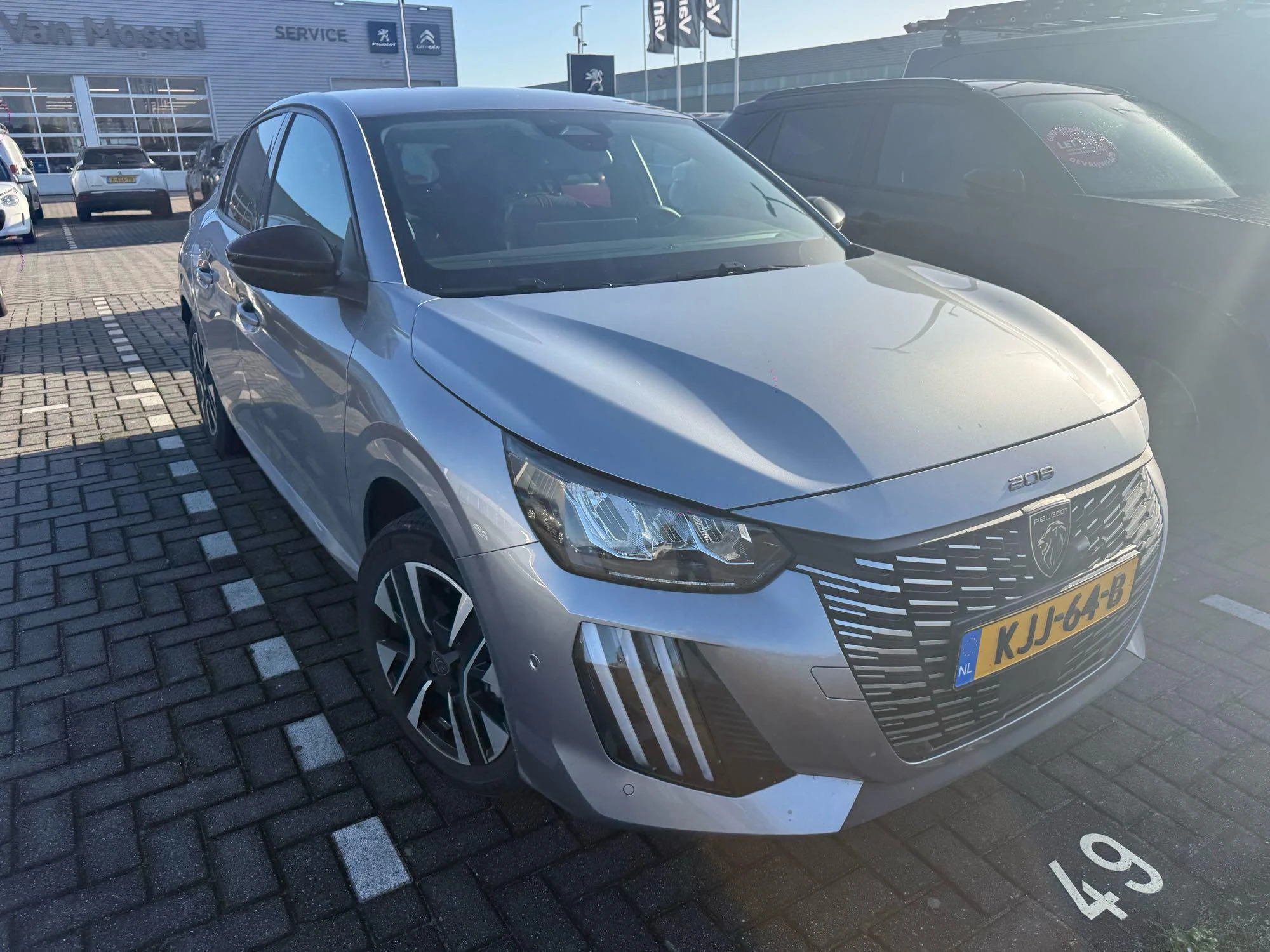 Peugeot-e-208-image-6
