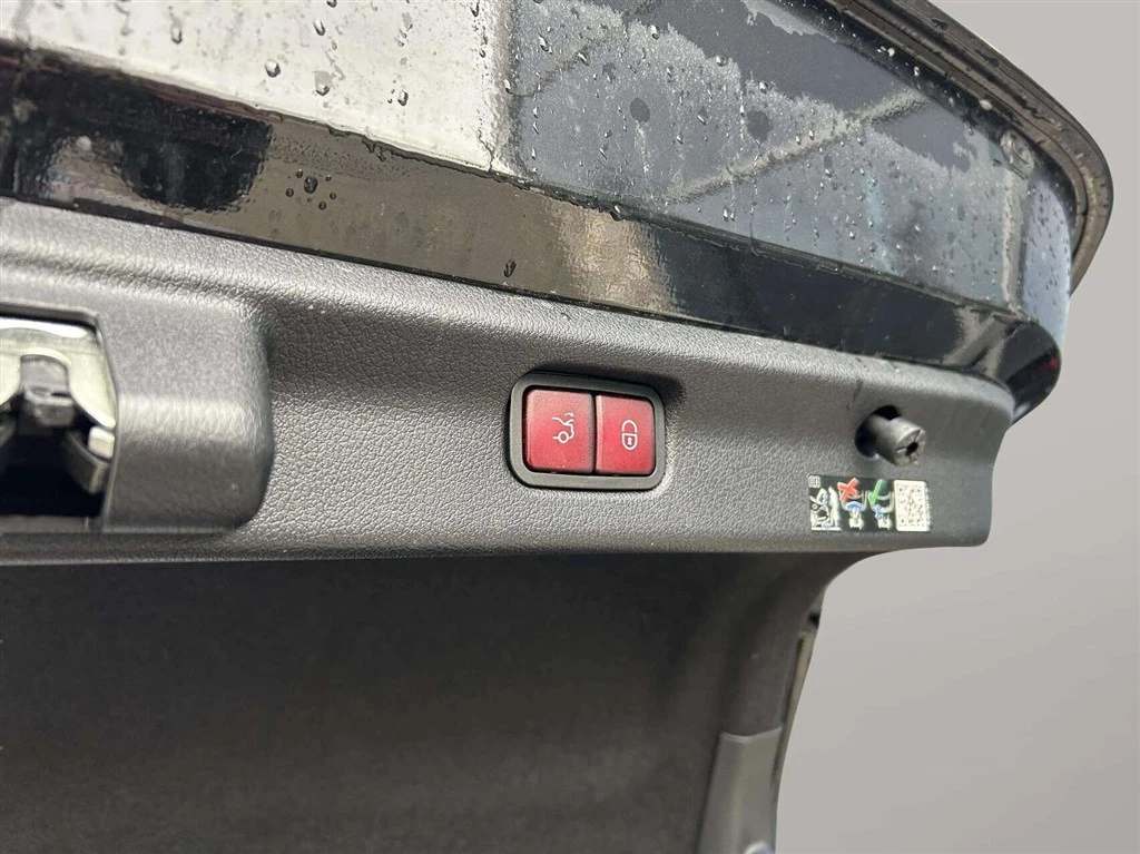 Mercedes-Benz-EQE-image-24
