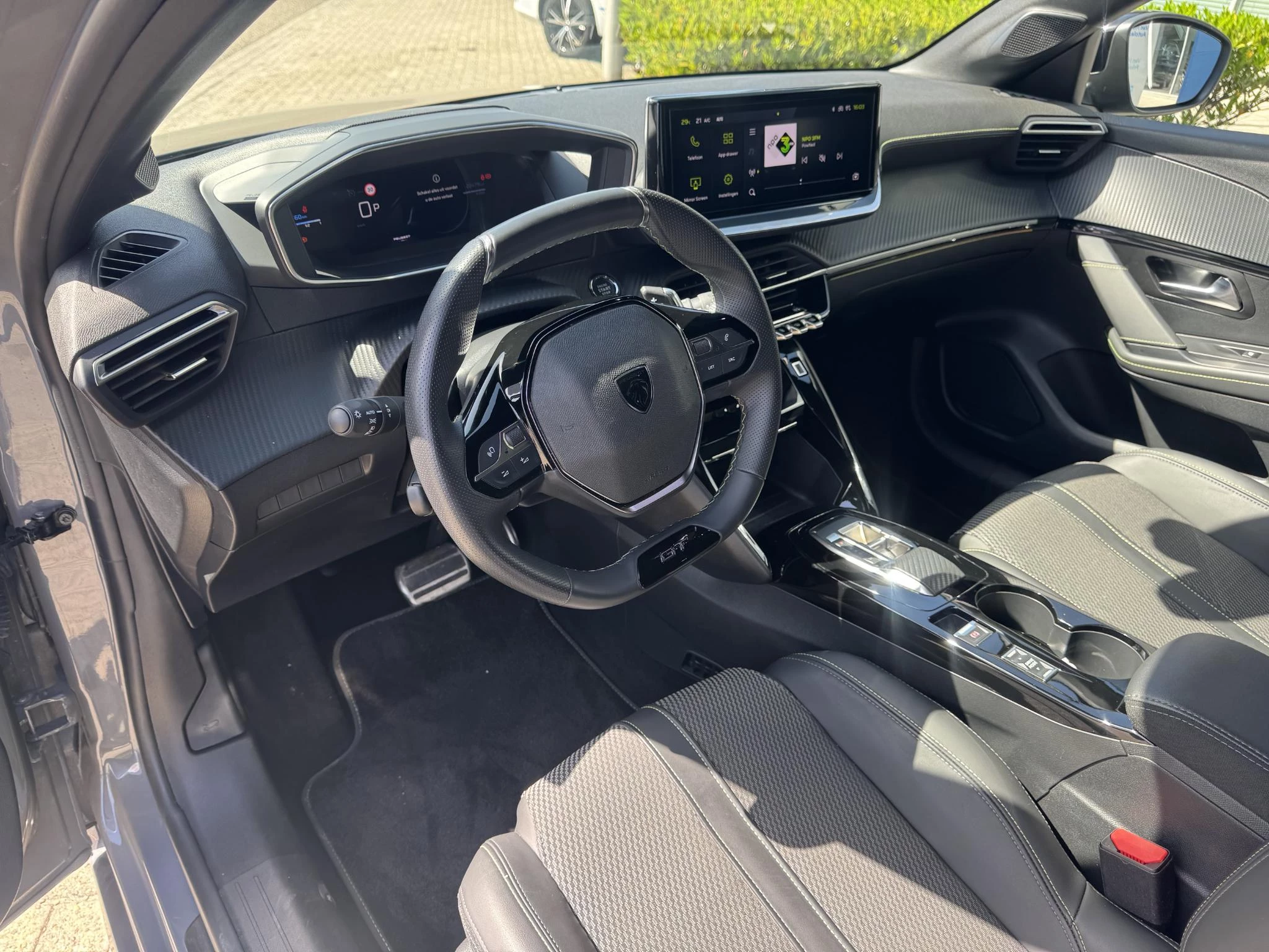 Peugeot-208-image-16