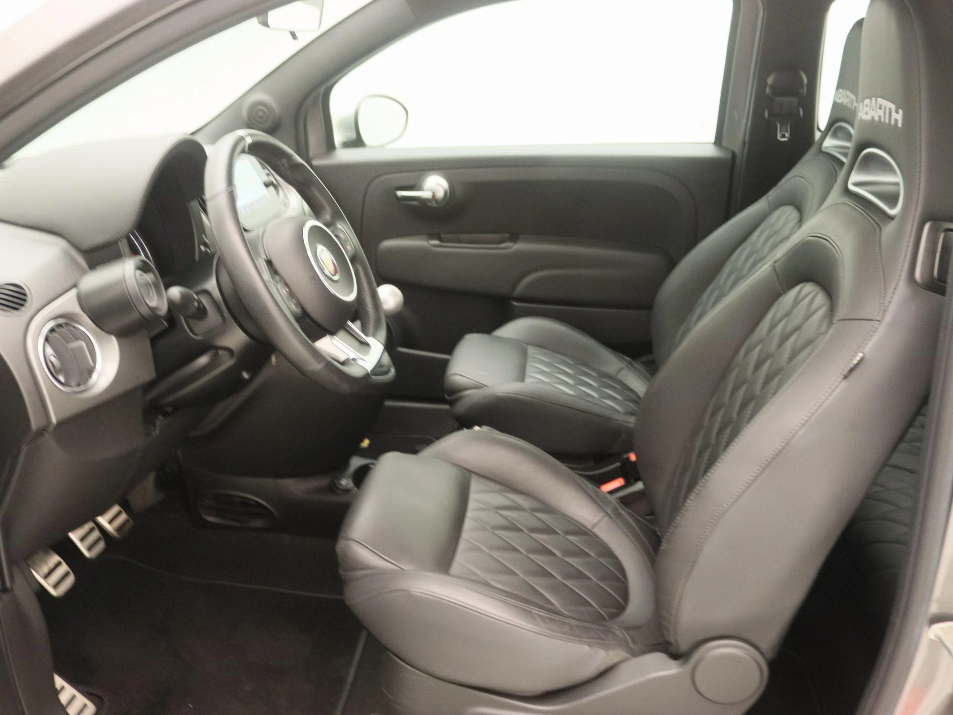 Abarth-595-image-8