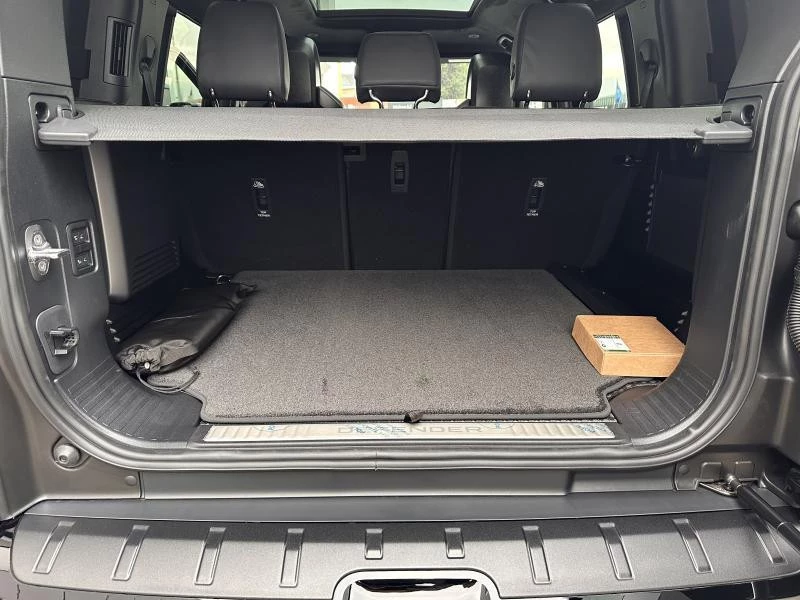 Land Rover Defender 110 P635 OCTA Black Edition AWD Auto. 26MY