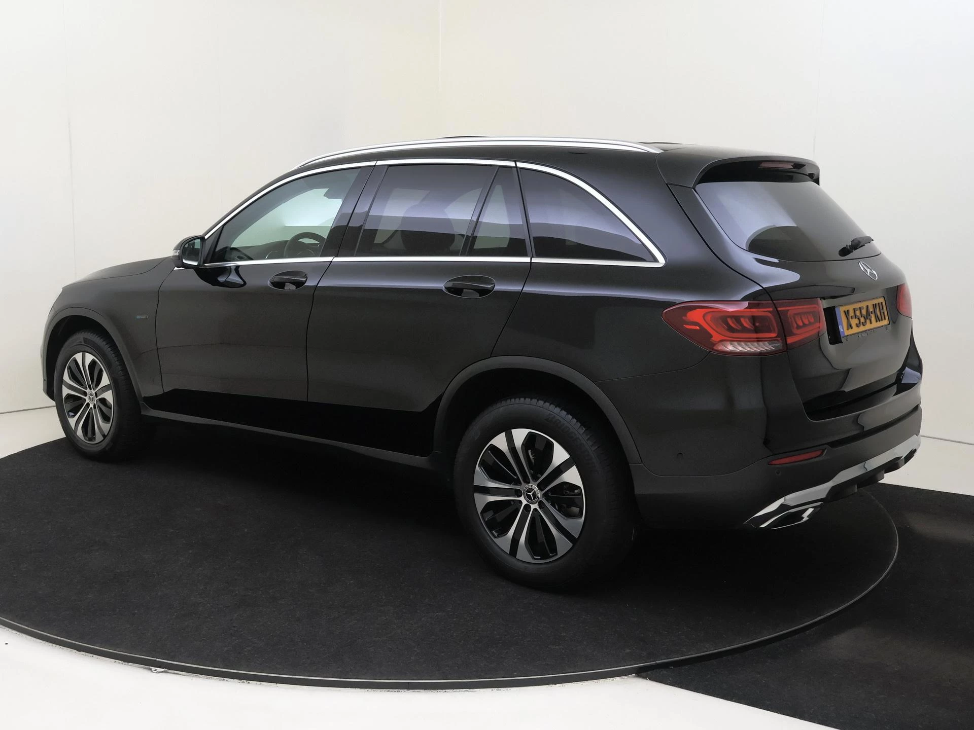 Mercedes-Benz-GLC-image-2