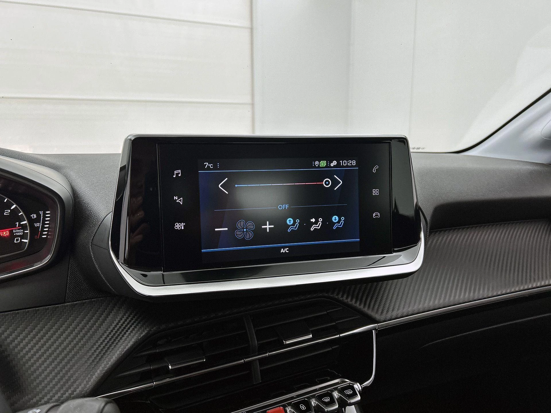 Peugeot-208-image-23