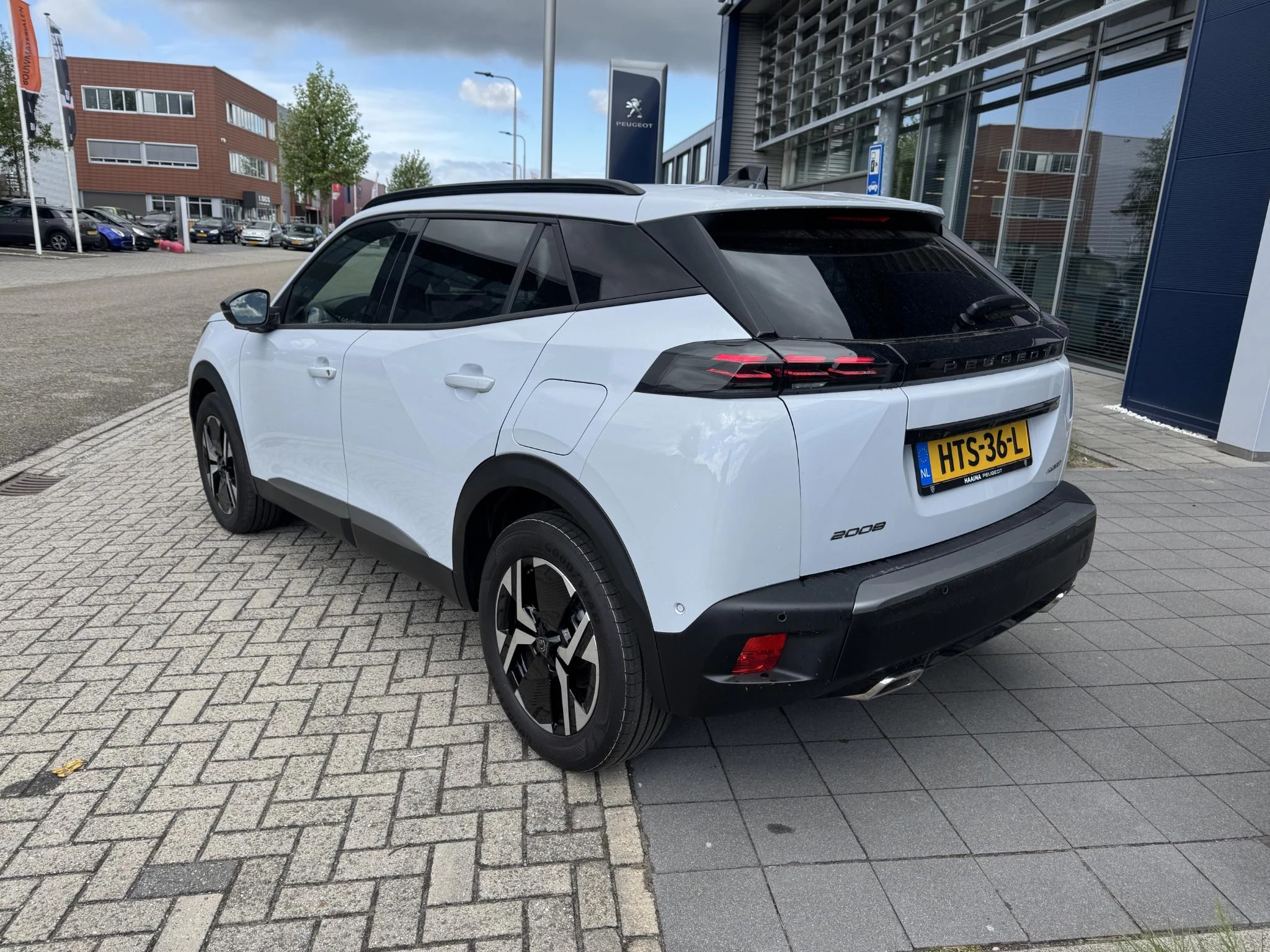 Peugeot 2008 1.2 Hybrid 145 Allure