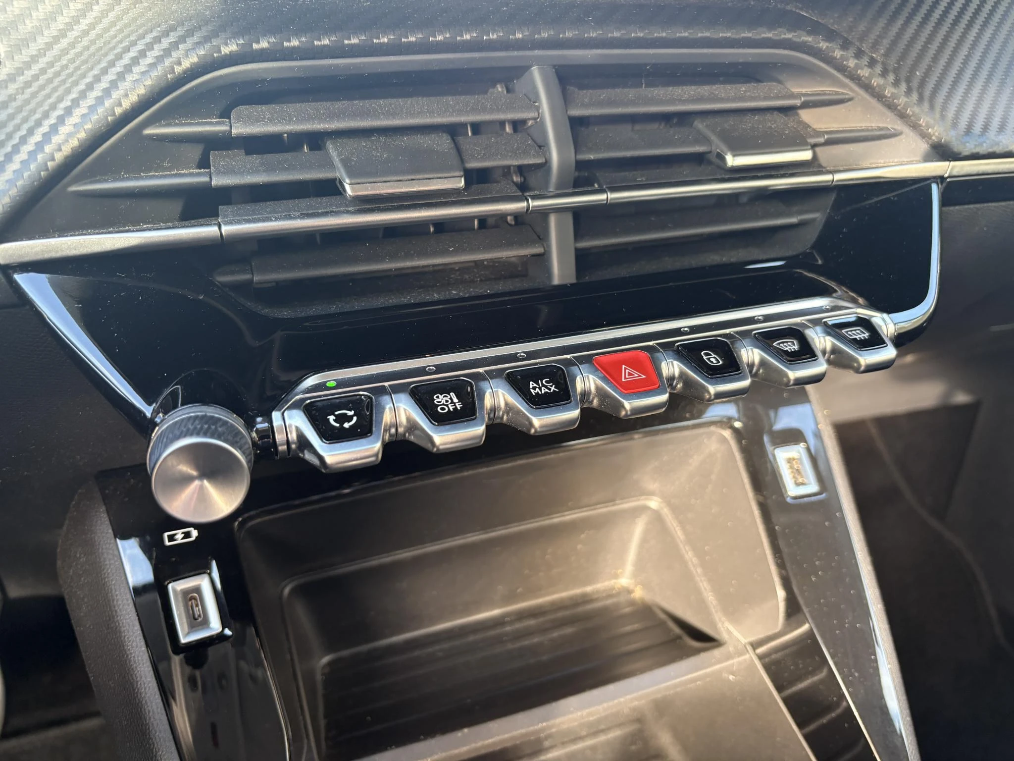 Peugeot-e-208-image-13
