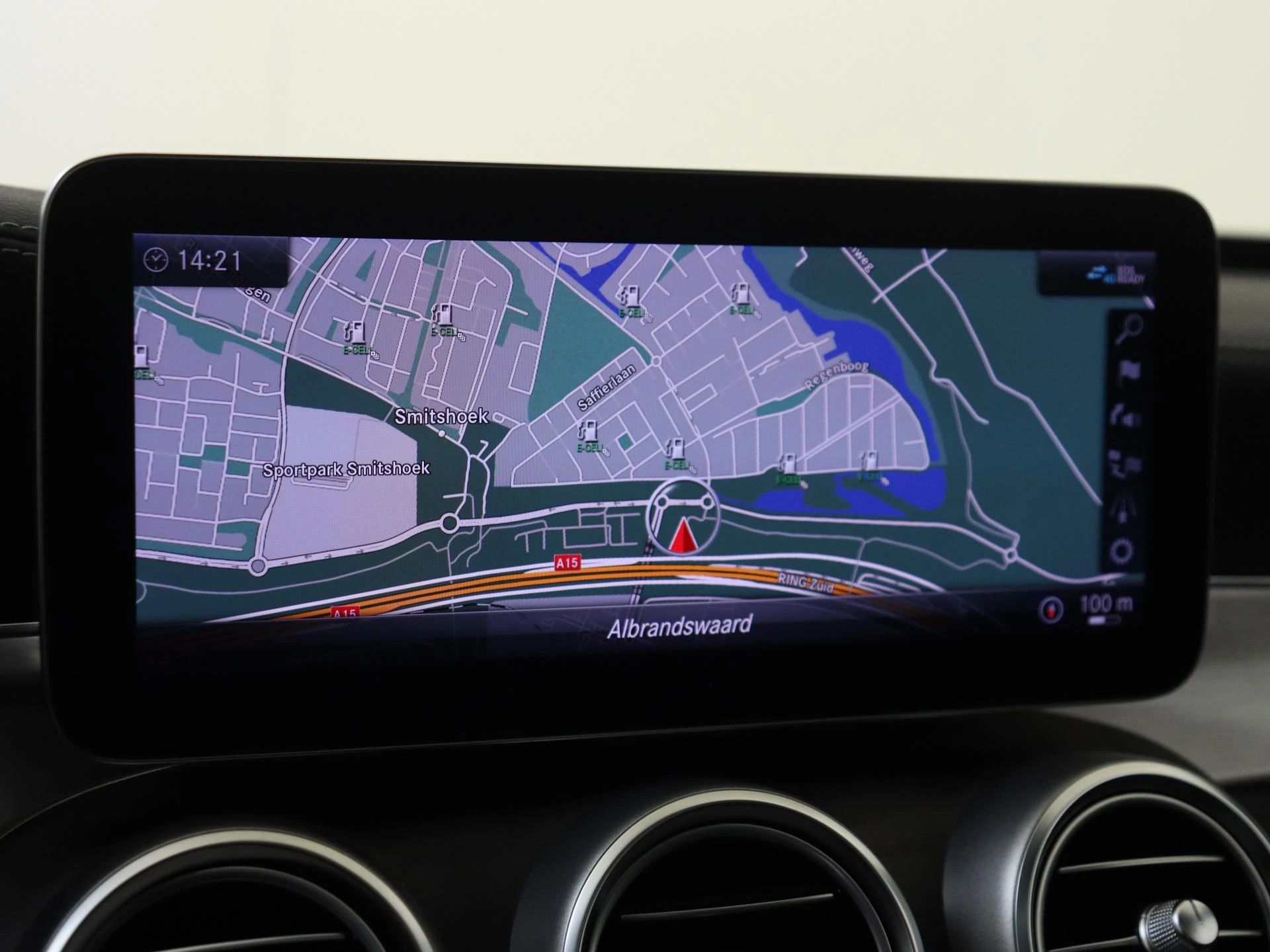 Mercedes-Benz-C-Klasse-image-17