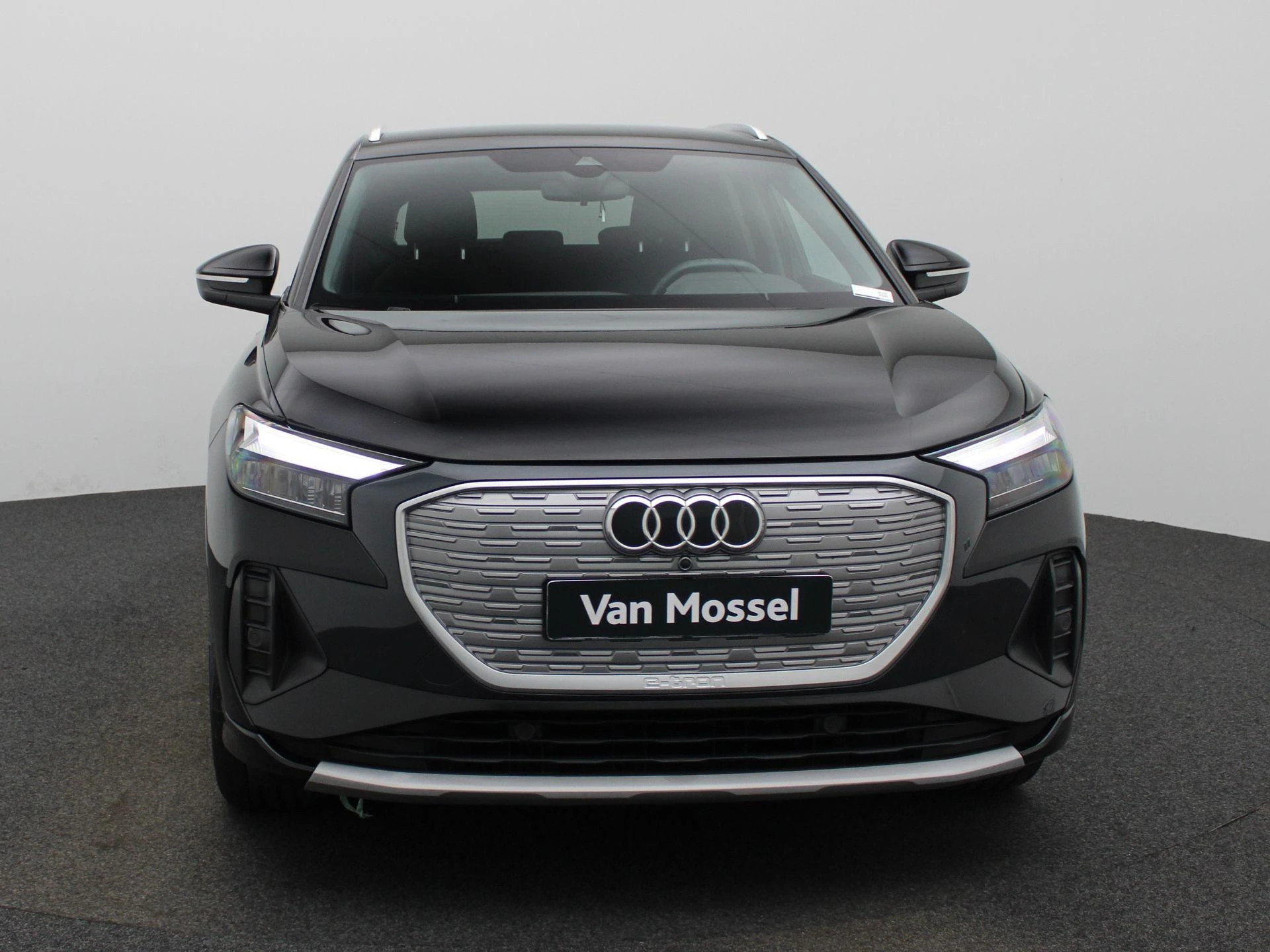 Audi-Q4 e-tron-image-1