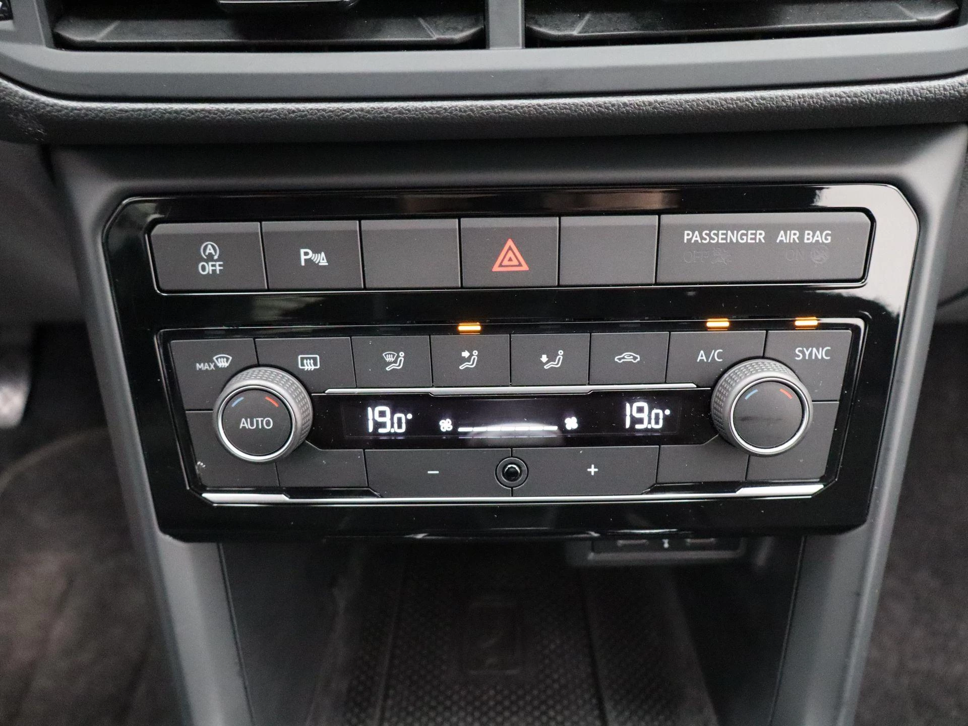 Volkswagen-T-Cross-image-18