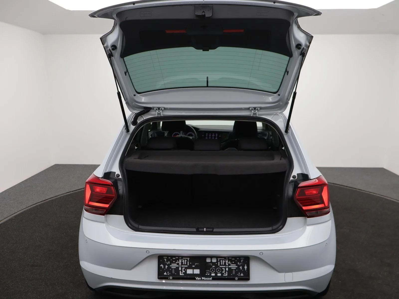 Volkswagen-Polo-image-11