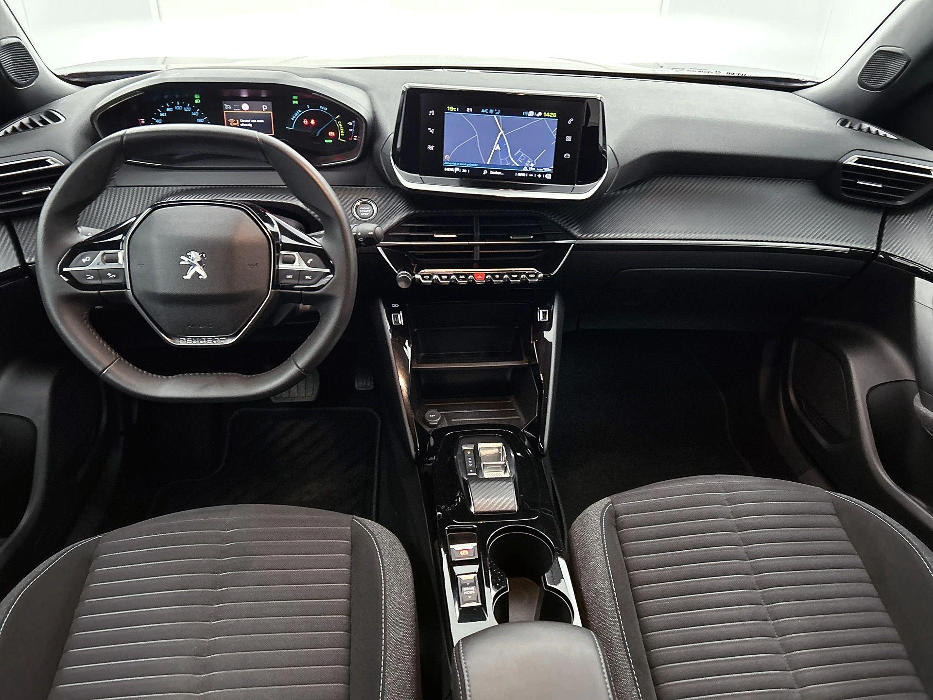 Peugeot-e-2008-image-17
