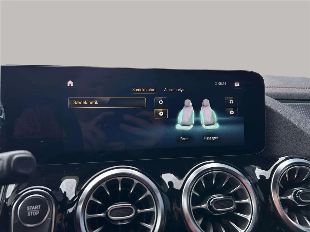 Mercedes-Benz-EQA-image-16