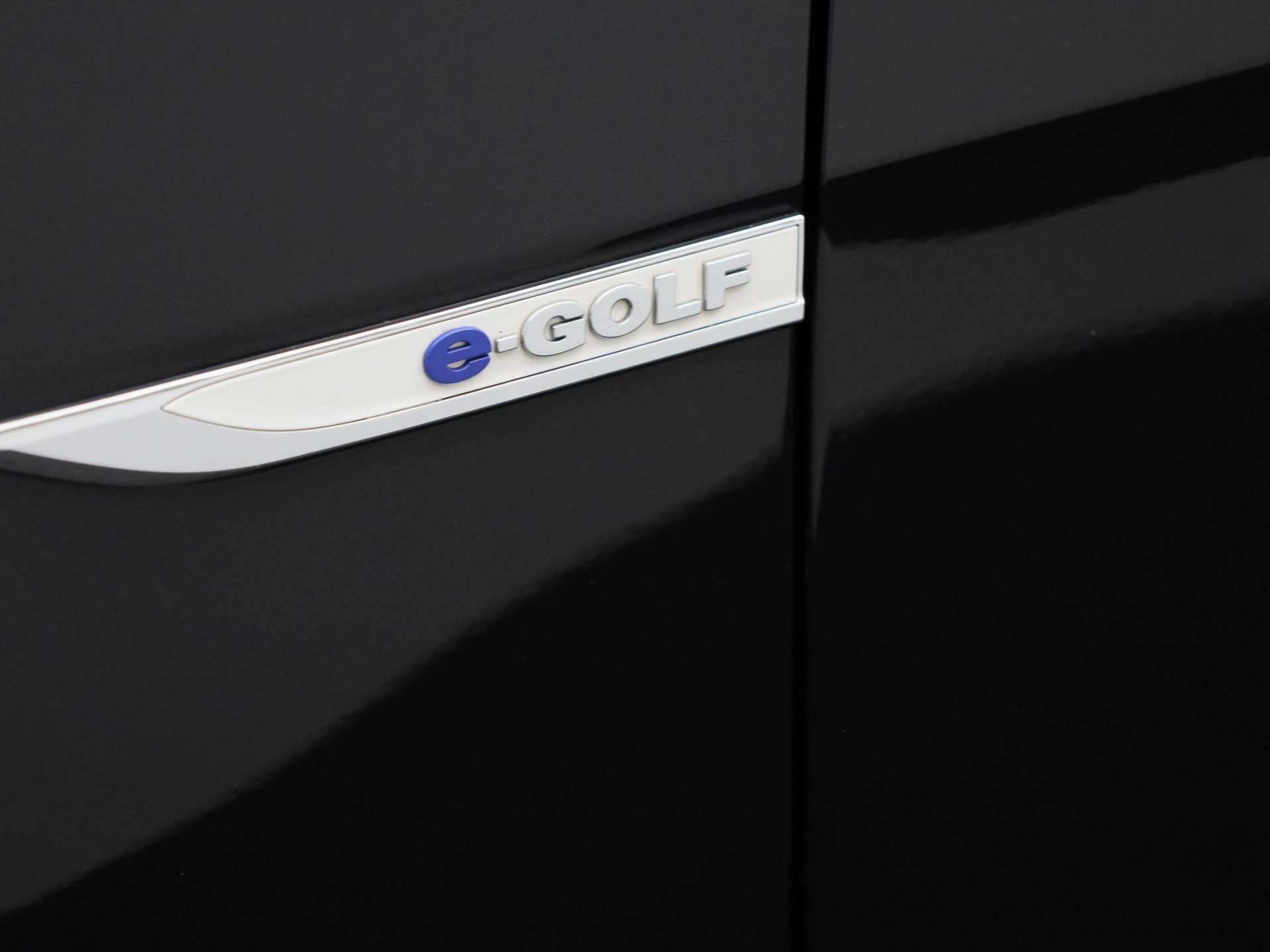 Volkswagen-e-Golf-image-14