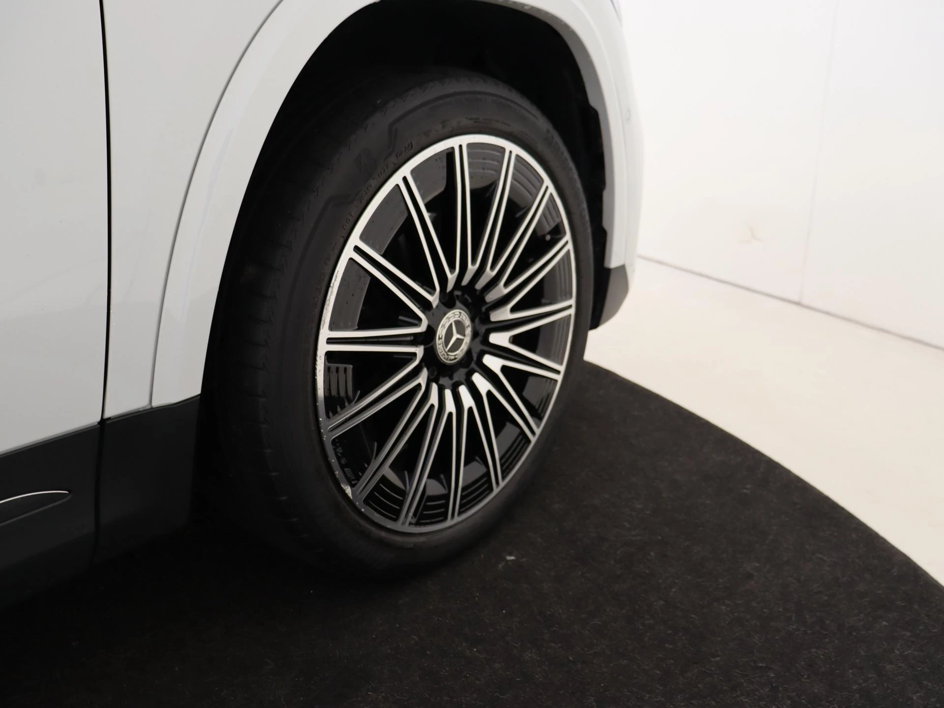Mercedes-Benz-GLA-image-32
