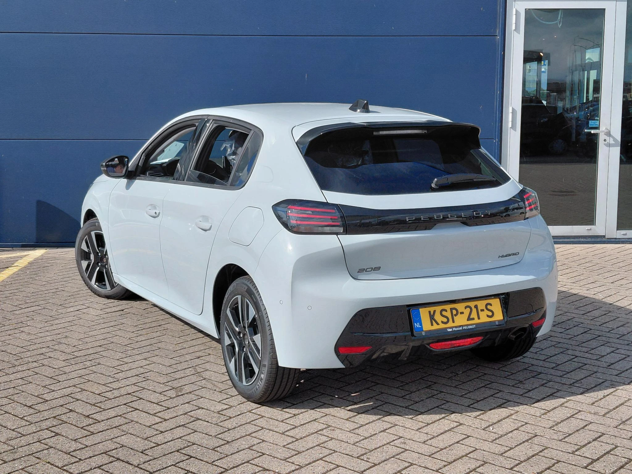 Peugeot-208-image-12