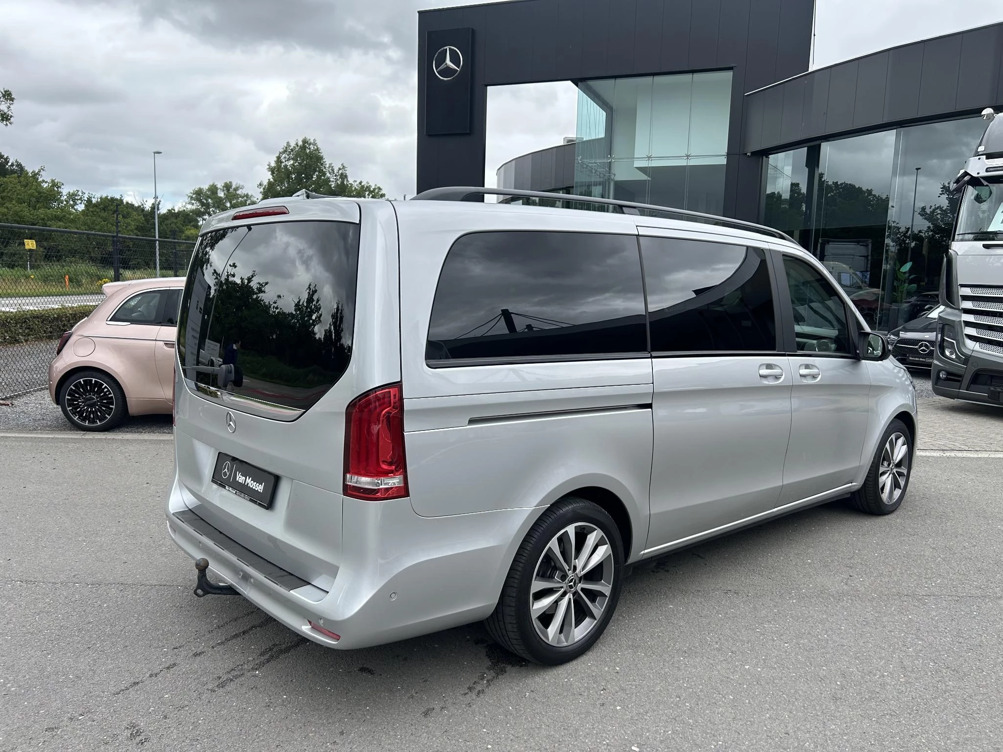 Mercedes-Benz-V-Klasse-image-1