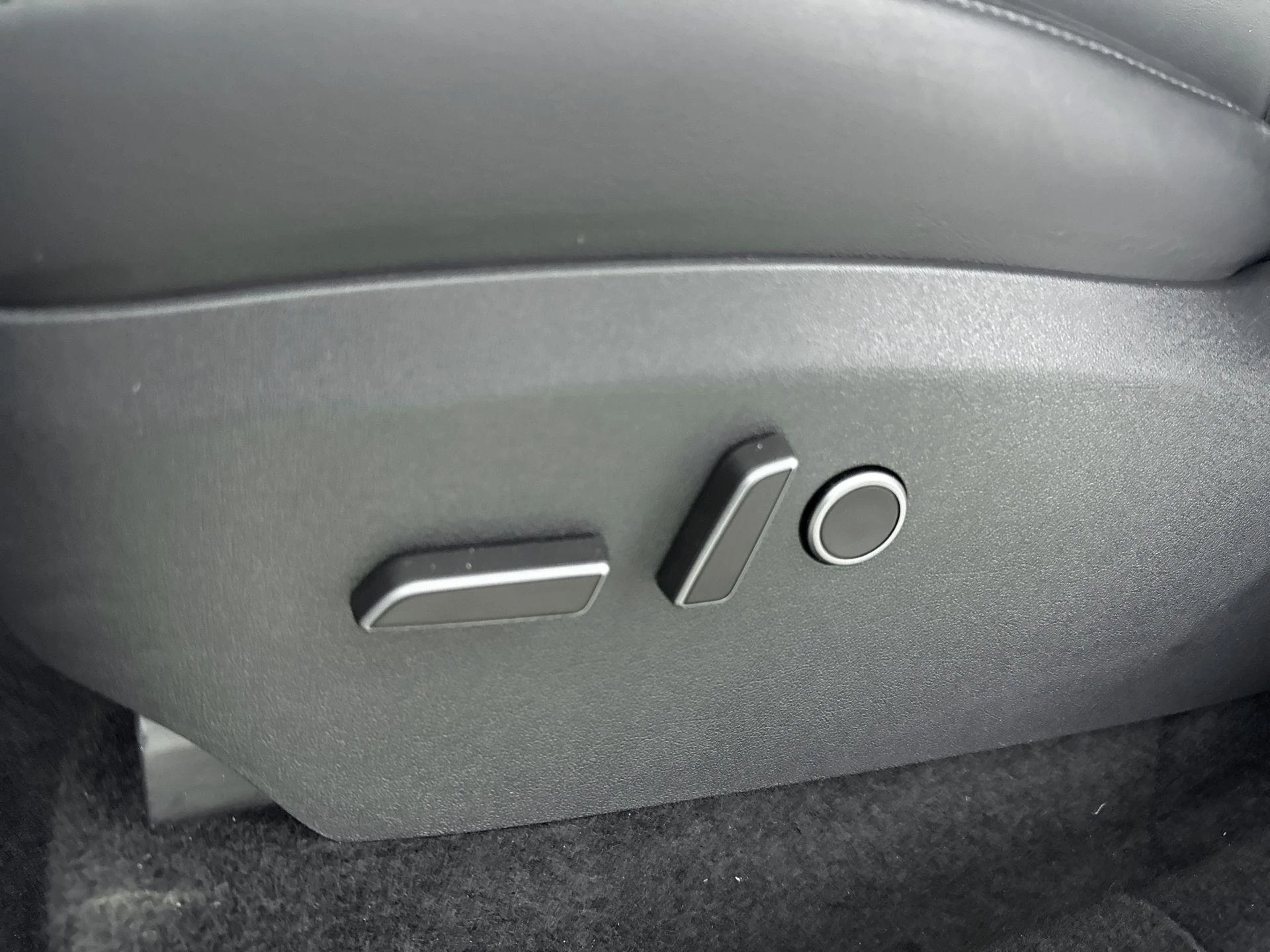 Tesla-Model Y-image-6