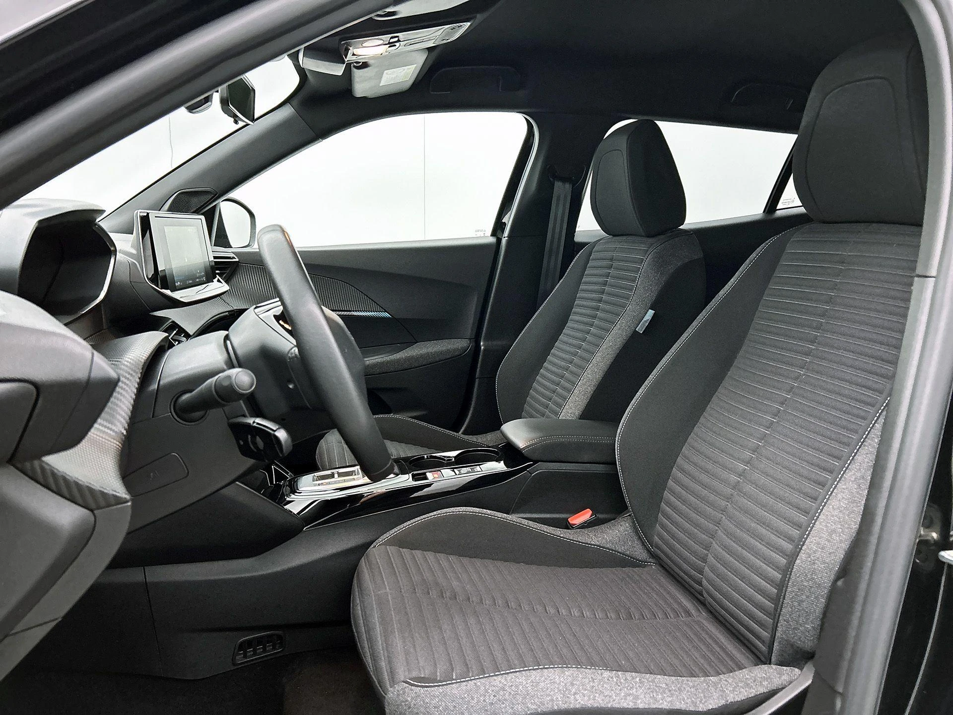 Peugeot-e-2008-image-31