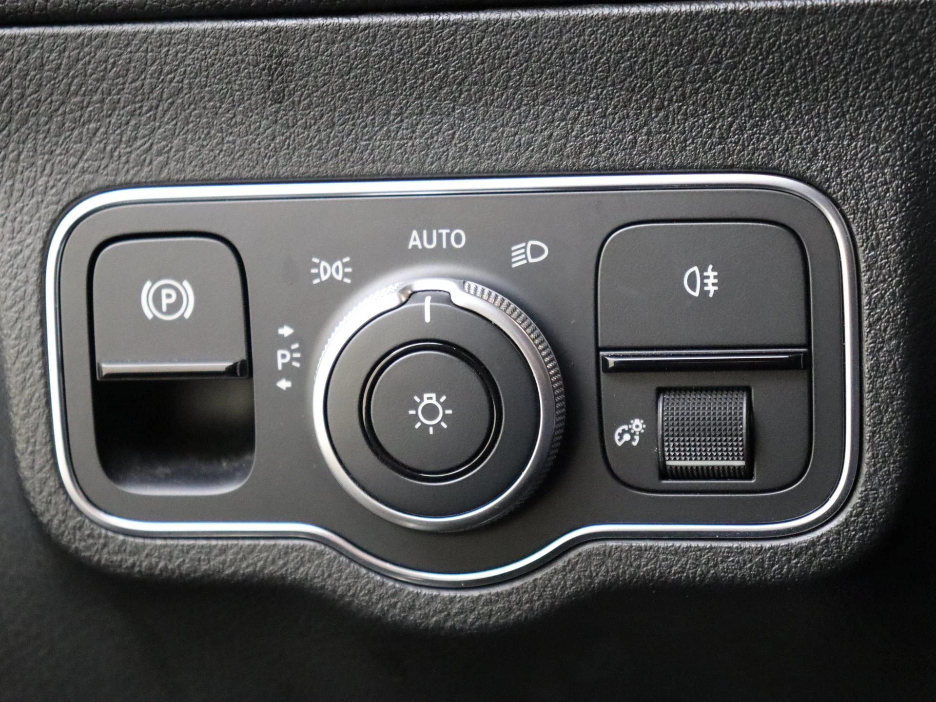 Mercedes-Benz-EQA-image-23