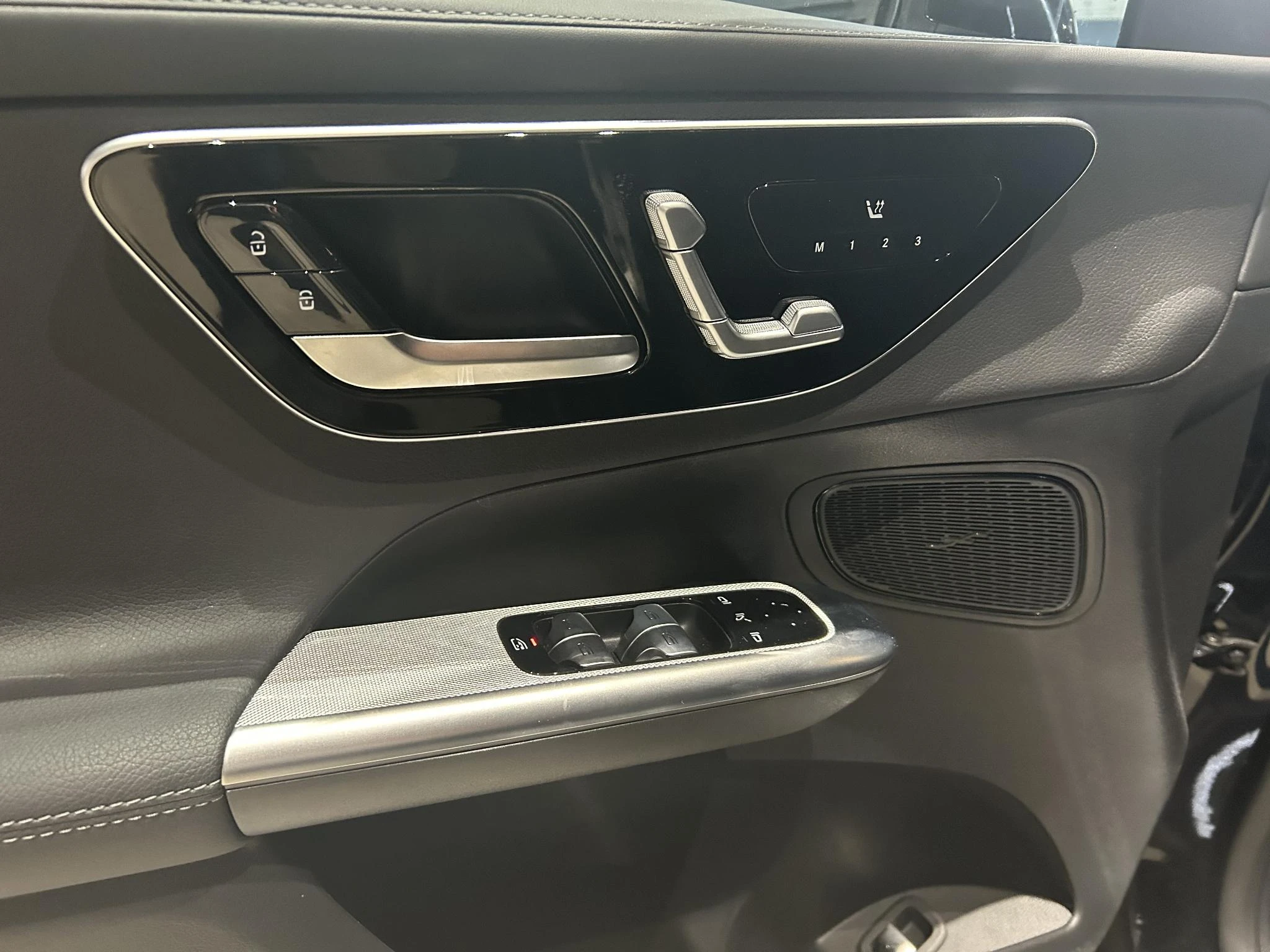 Mercedes-Benz-GLC-image-16