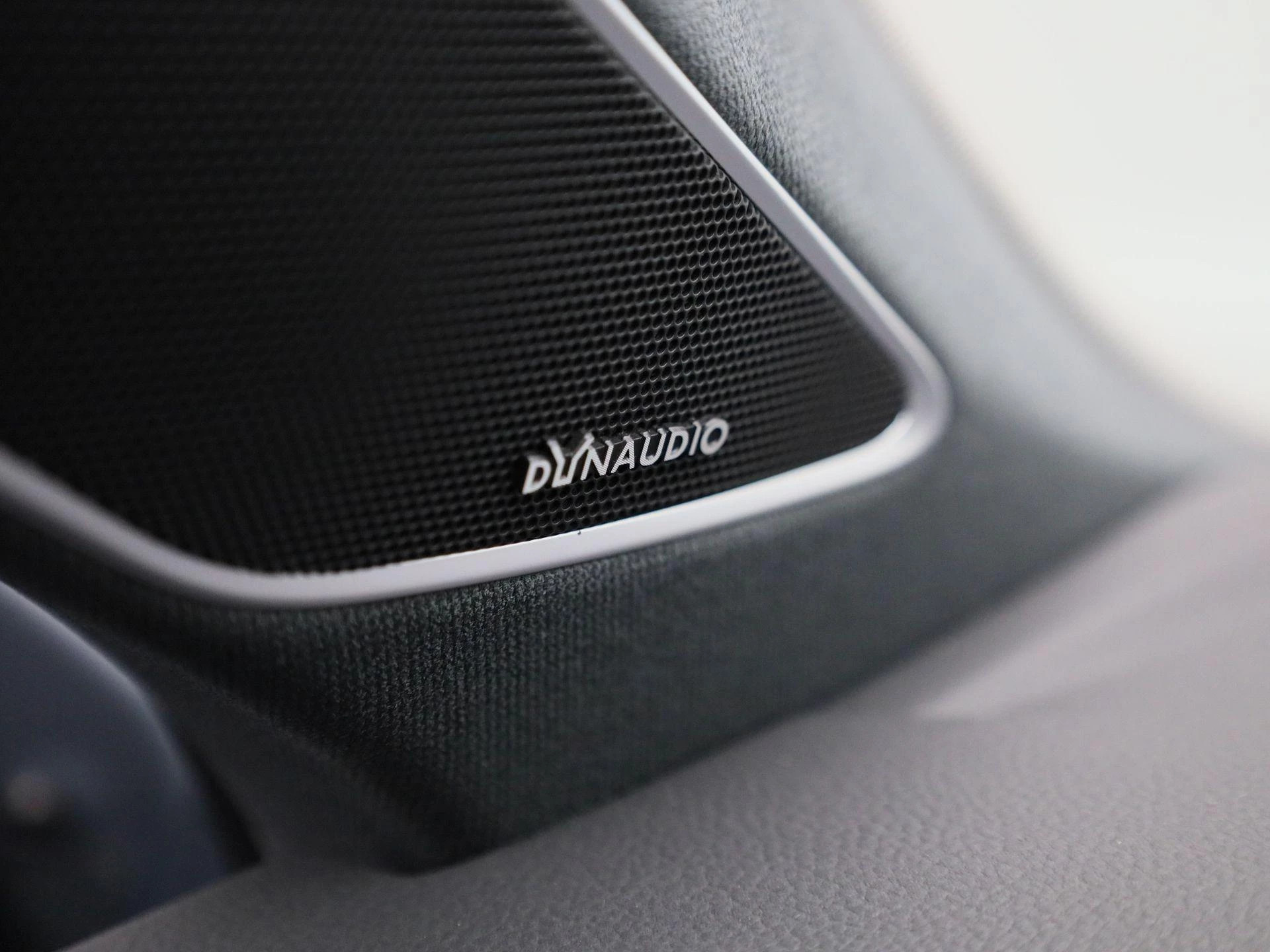 Volkswagen-Touareg-image-34