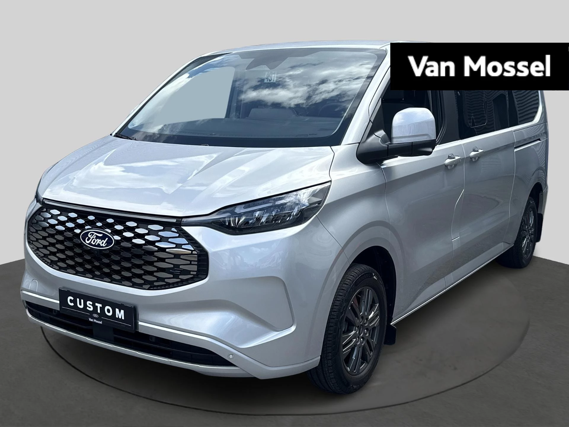 Ford-Tourneo Custom-image-0