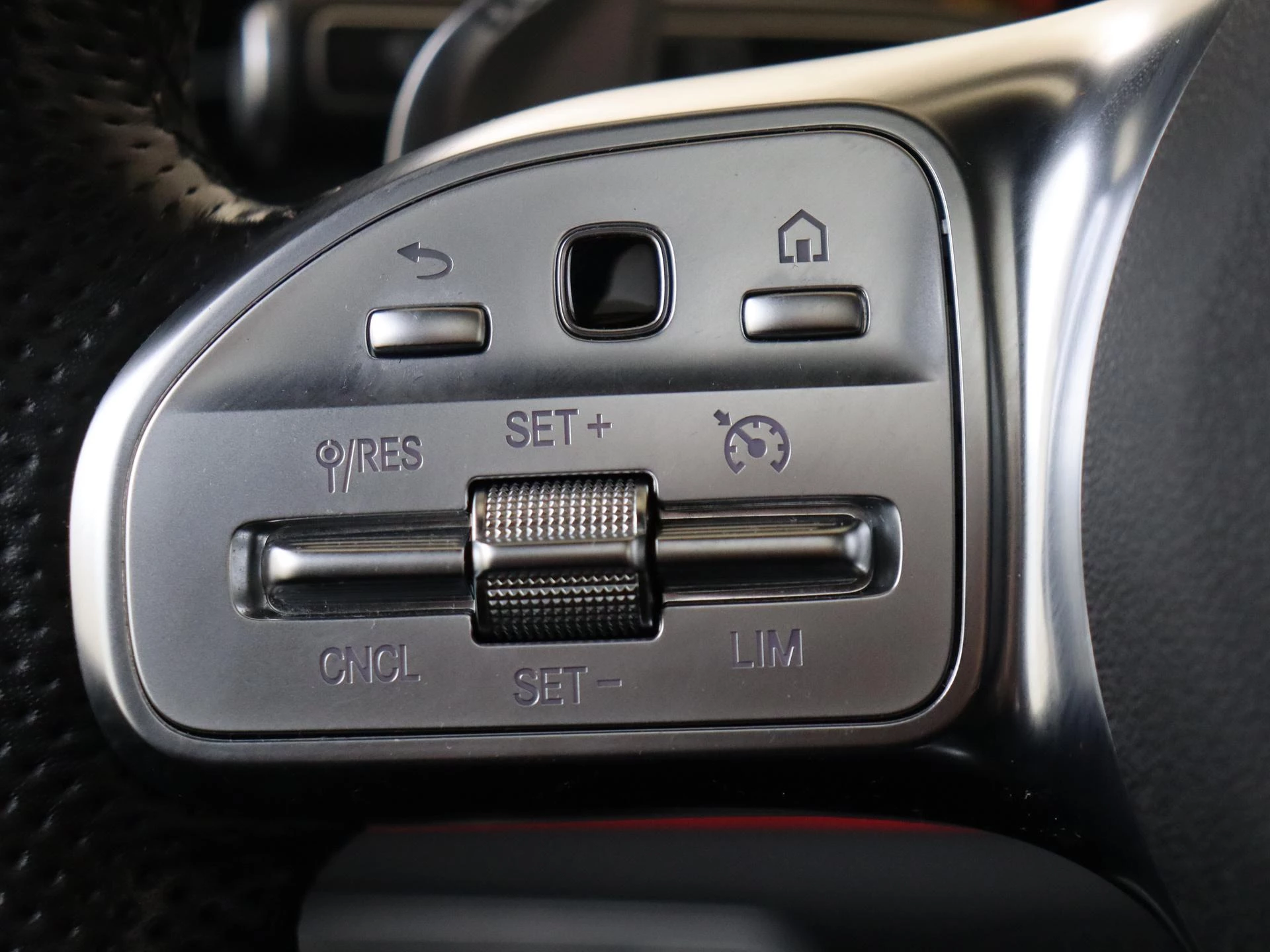 Mercedes-Benz-GLE-image-19