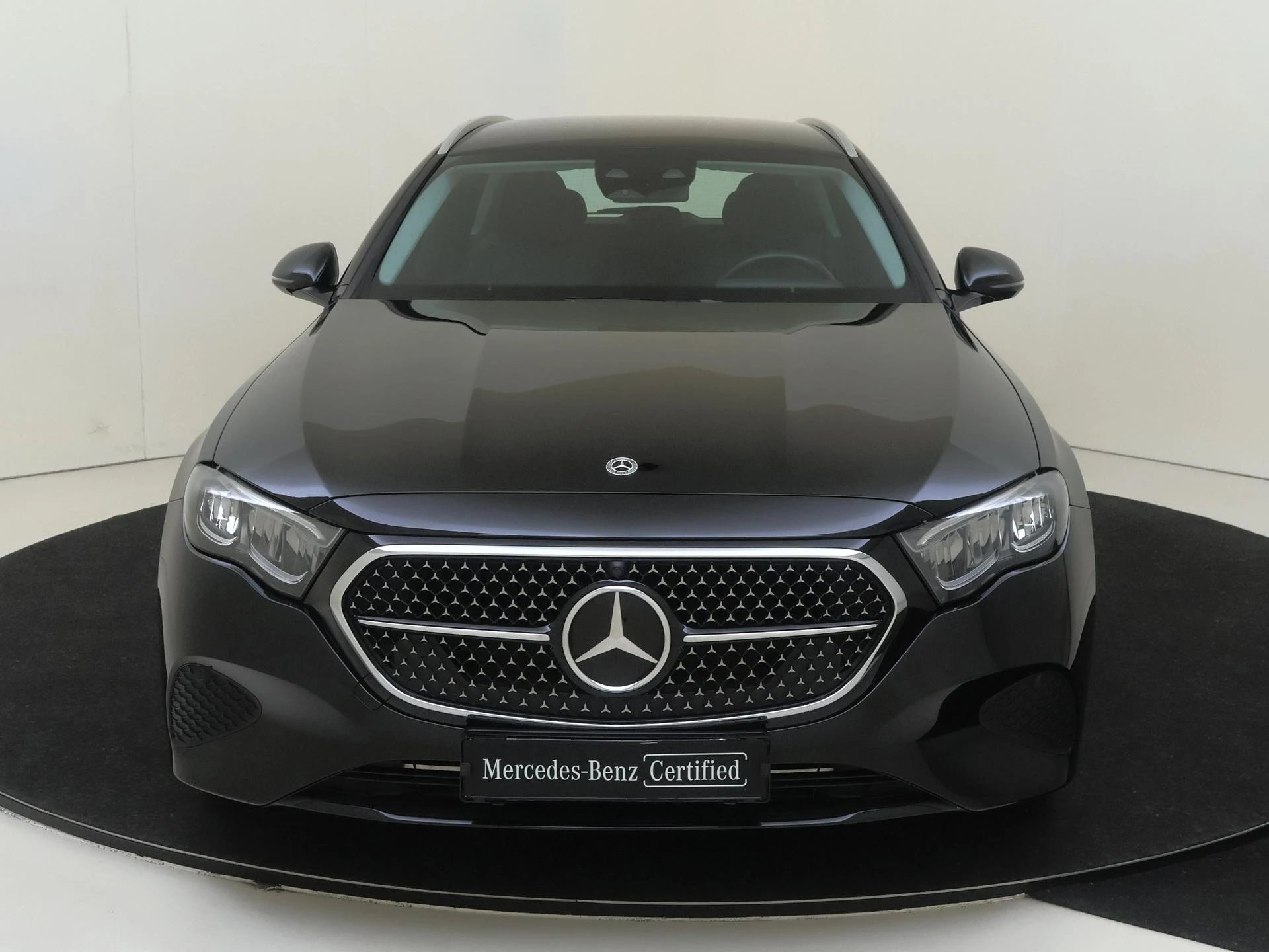 Mercedes-Benz-E-Klasse-image-5