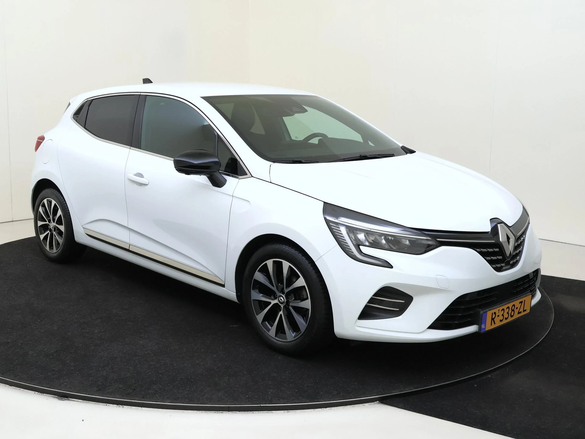 Renault-Clio-image-1