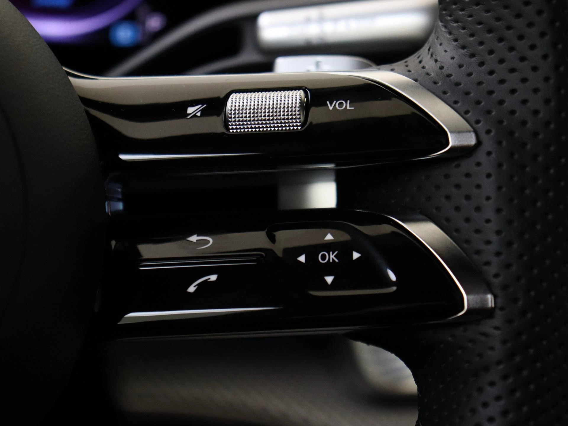 Mercedes-Benz-GLC-image-12