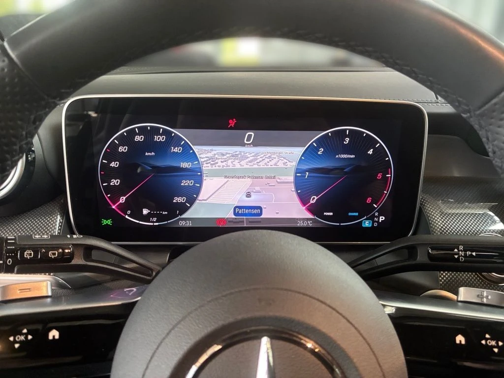 Mercedes-Benz-GLC 300 d-image-6