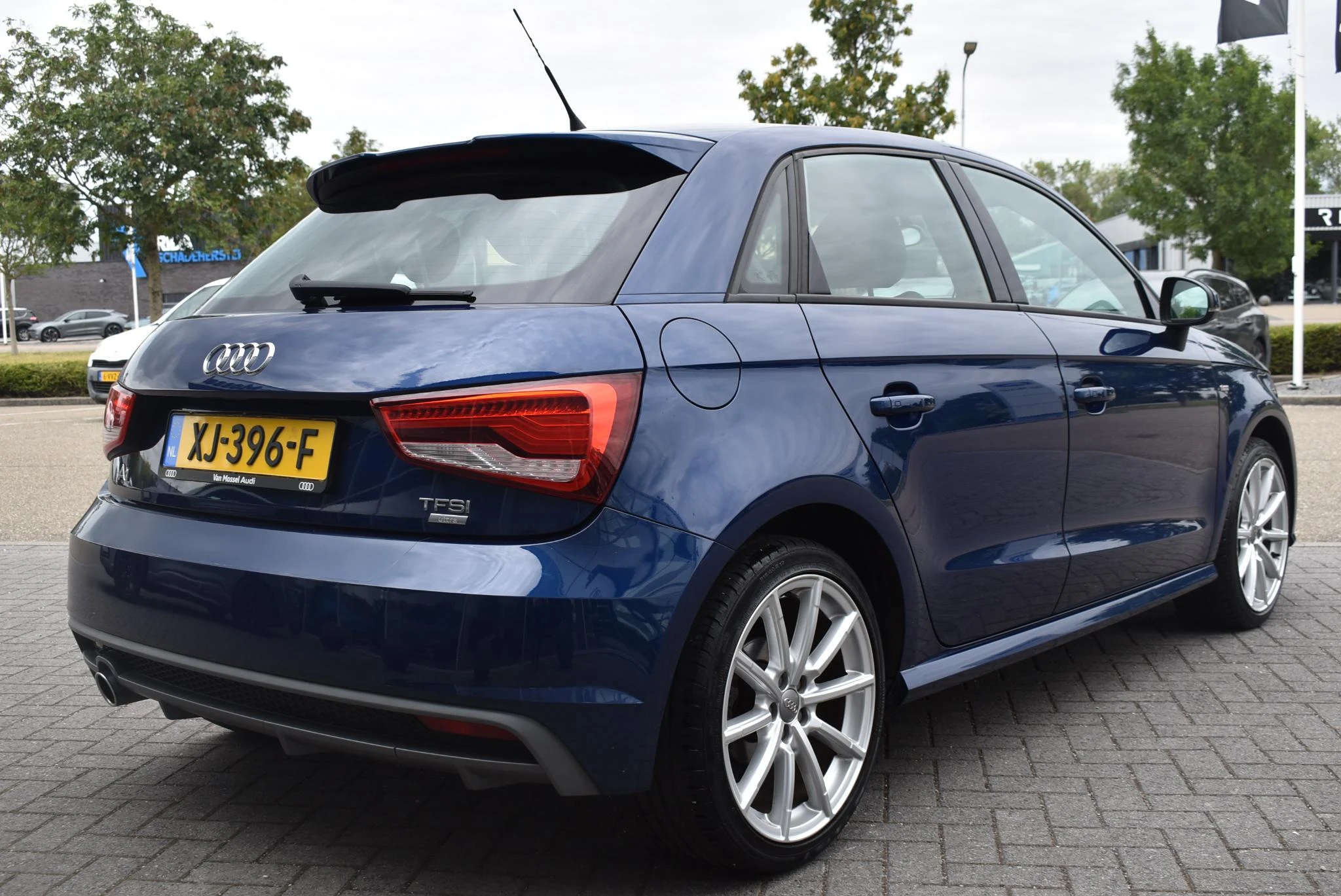 Audi-A1 Sportback-image-4