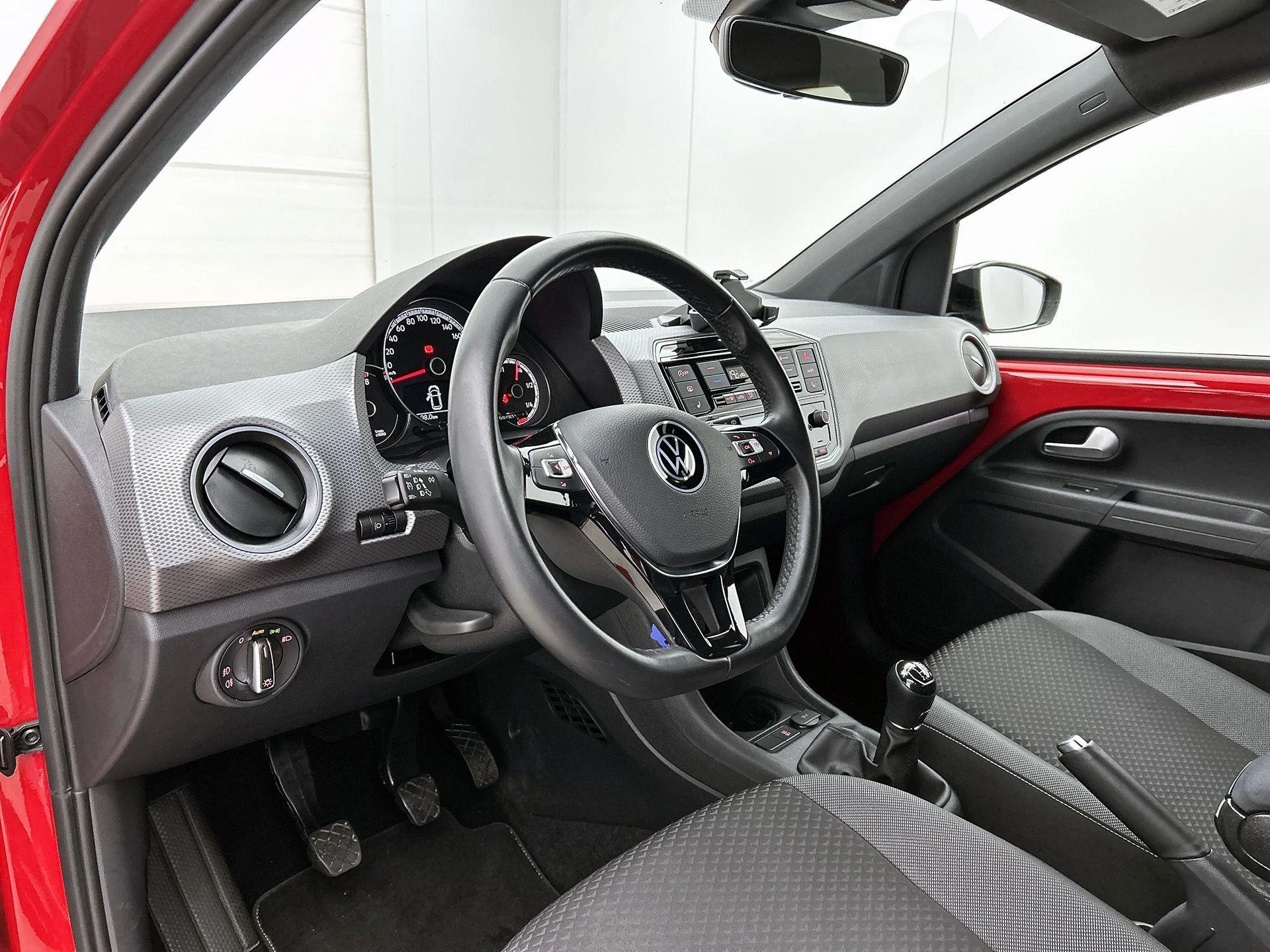 Volkswagen-up!-image-17