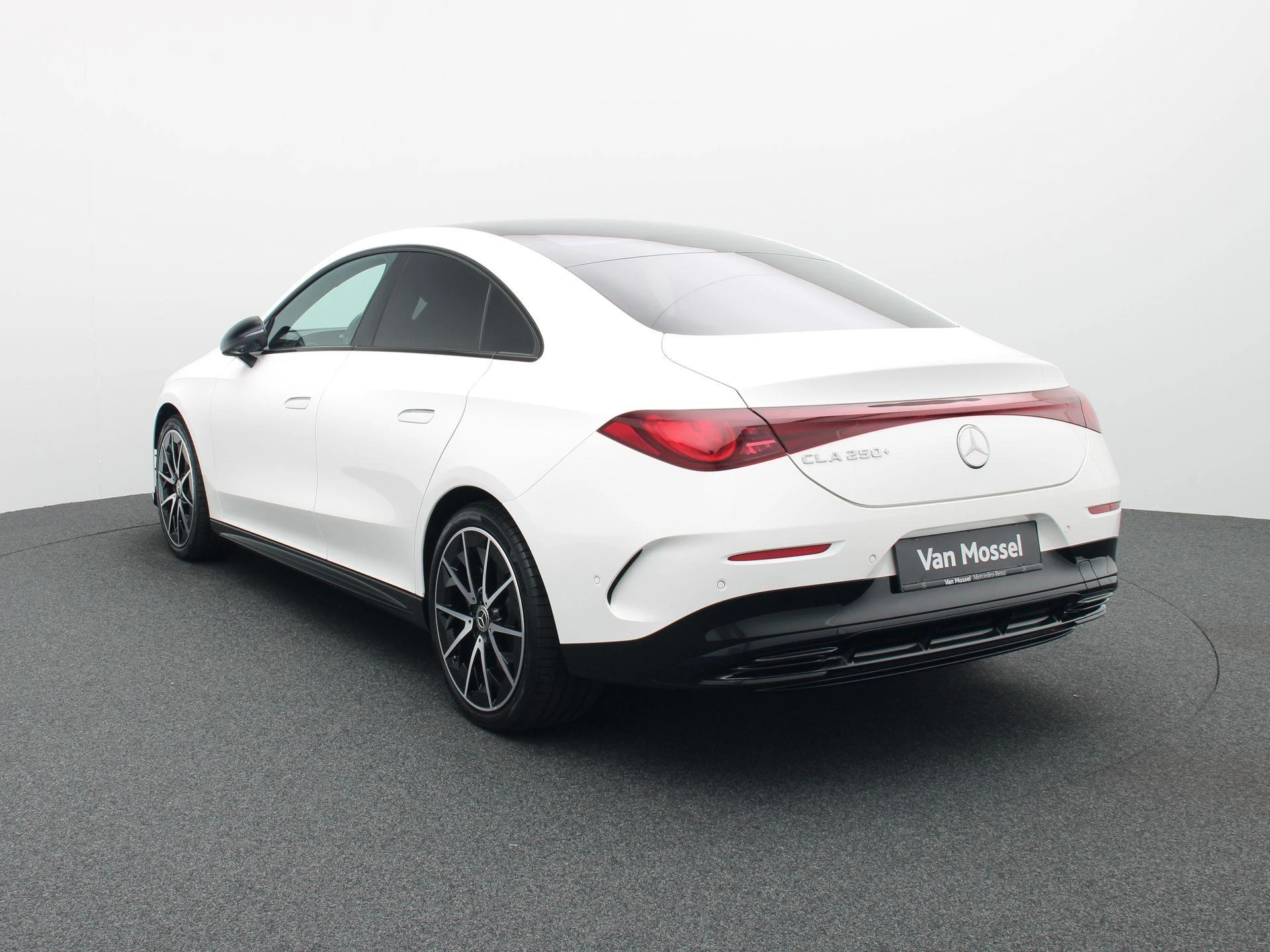 Mercedes-Benz-CLA-image-1