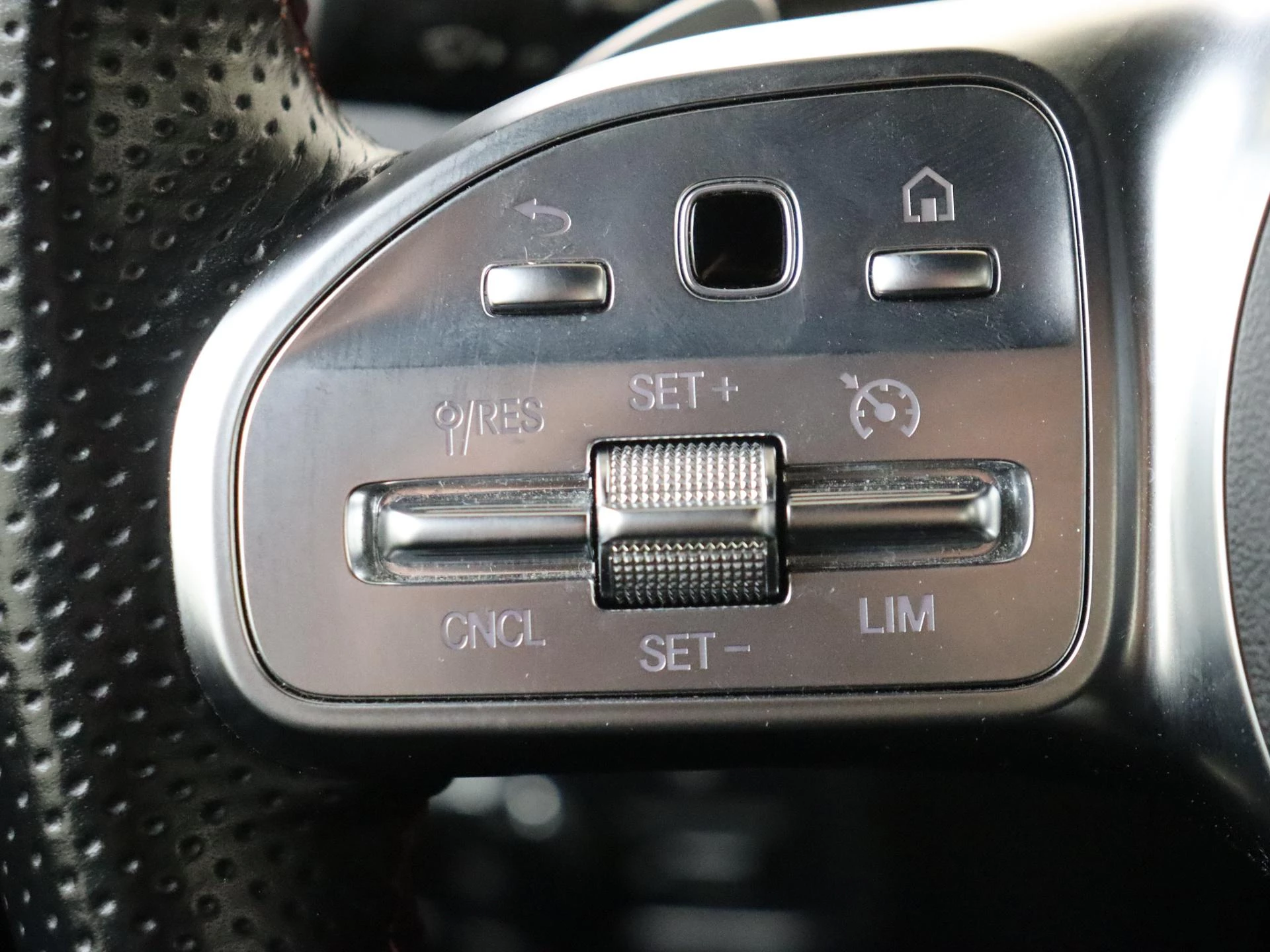 Mercedes-Benz EQB 250 AMG Line 67 kWh