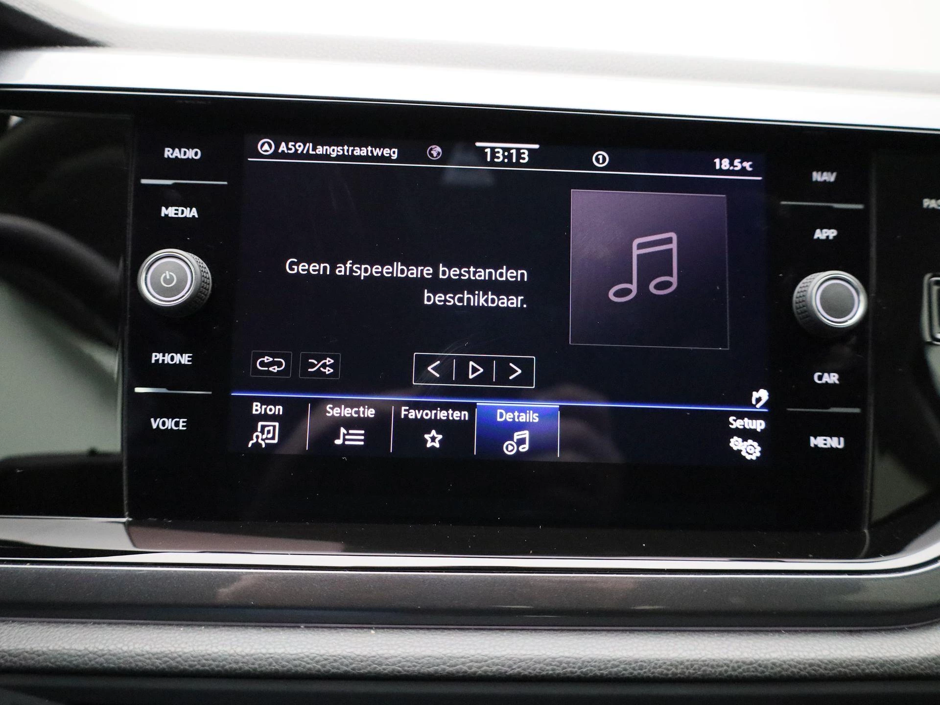 Volkswagen-Polo-image-18