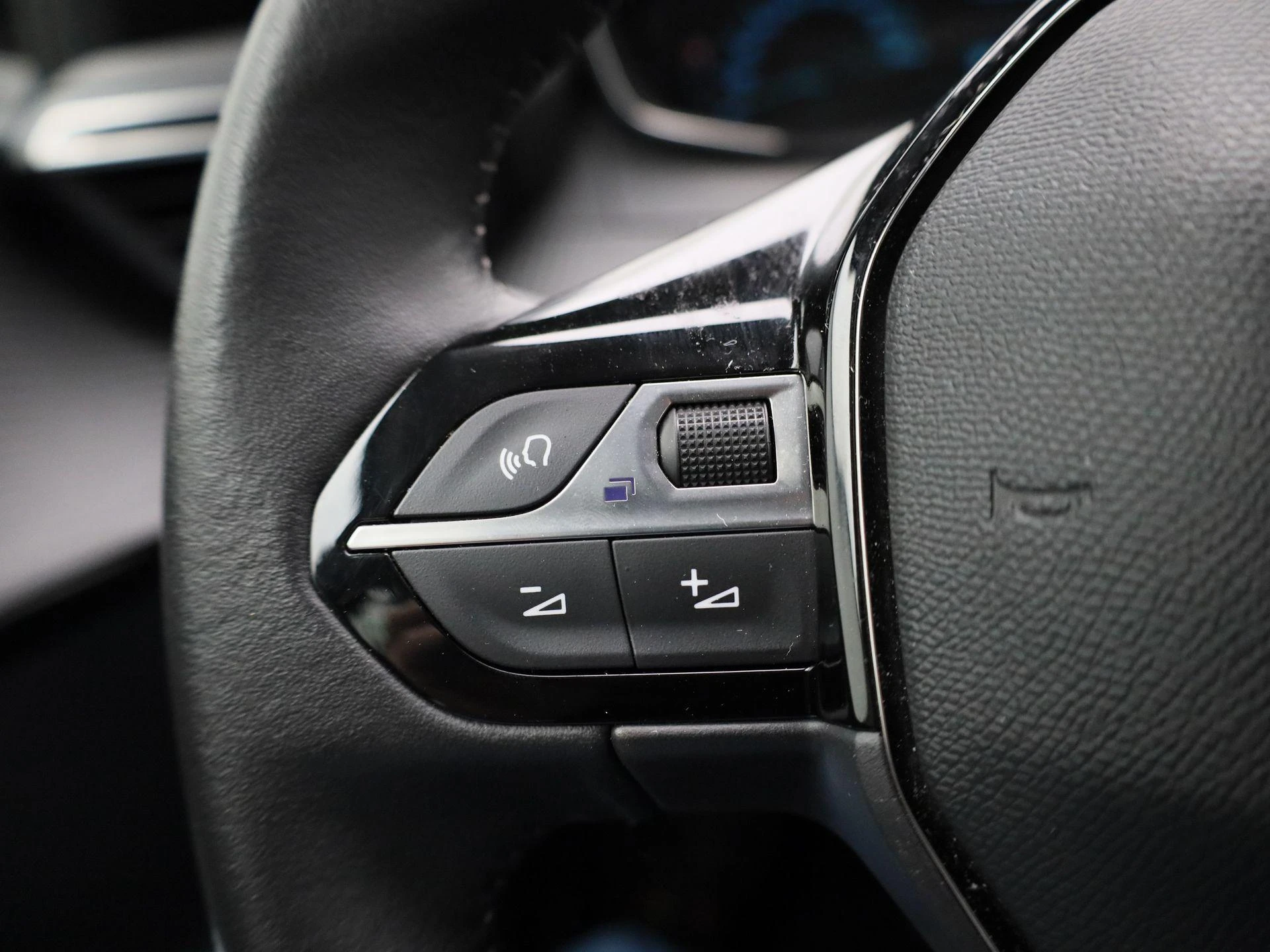 Peugeot-e-208-image-20
