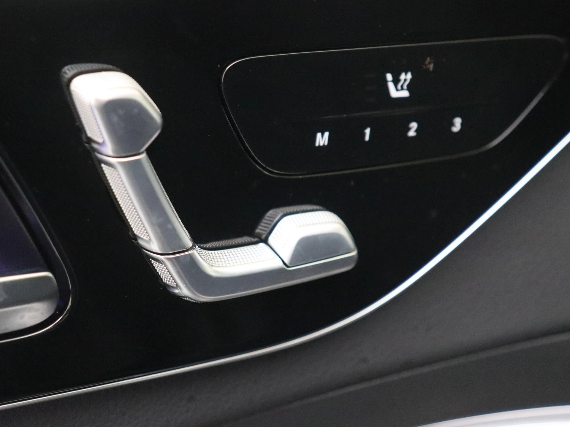 Mercedes-Benz-C-Klasse-image-27