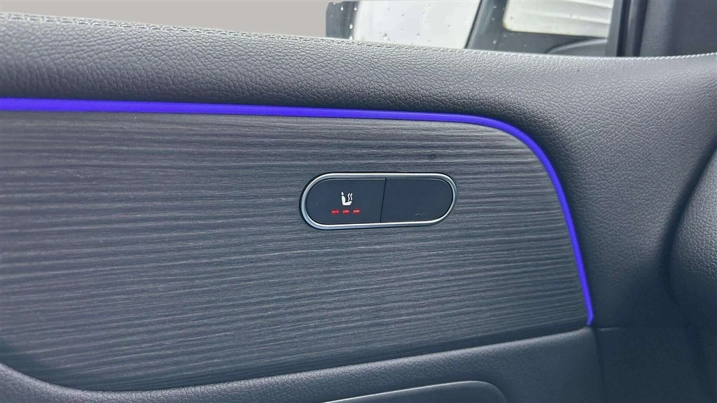 Mercedes-Benz-EQB-image-10