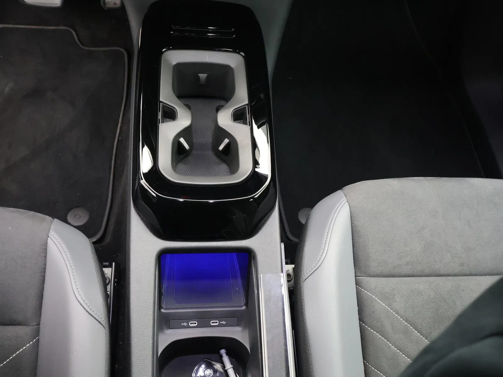 Volkswagen ID.4 Pure Limited Edition 52kWh 170PK *AUTOMAAT*LEDER*ALCANTARA*VIRTUAL COCKPIT*CAMERA*SFEERVERLICHTING*.