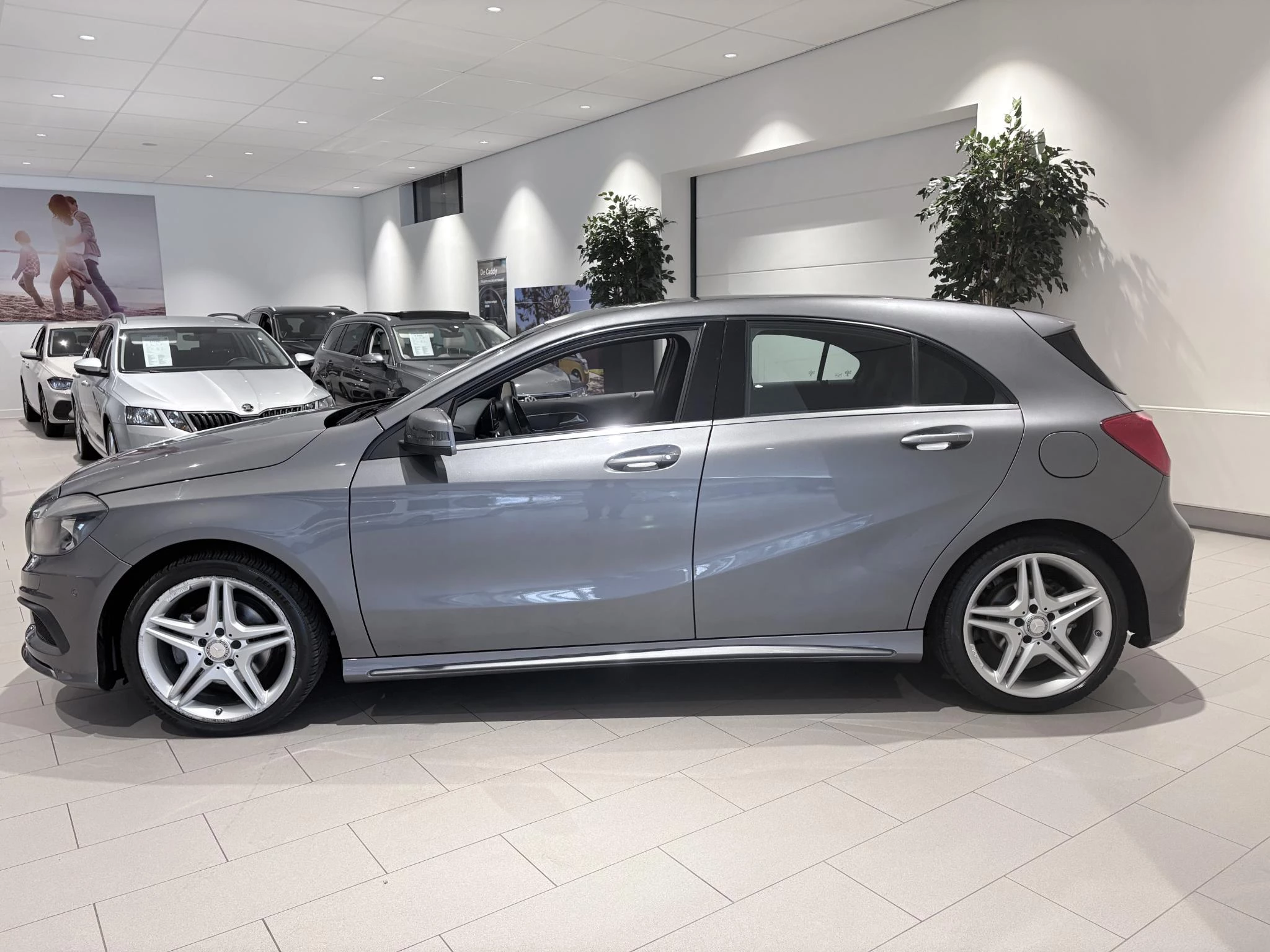 Mercedes-Benz-A-Klasse-image-2