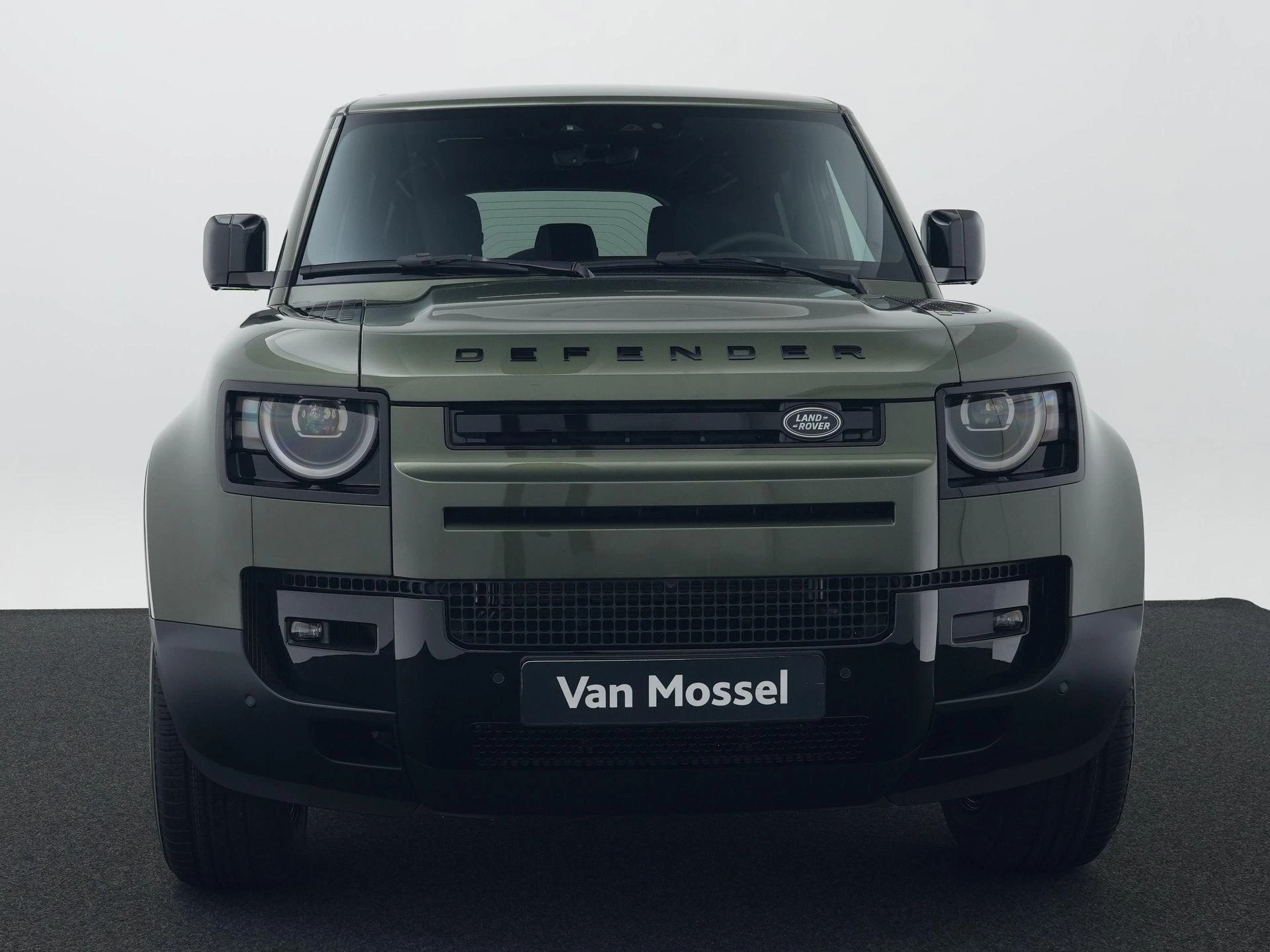 Land Rover-Defender-image-2