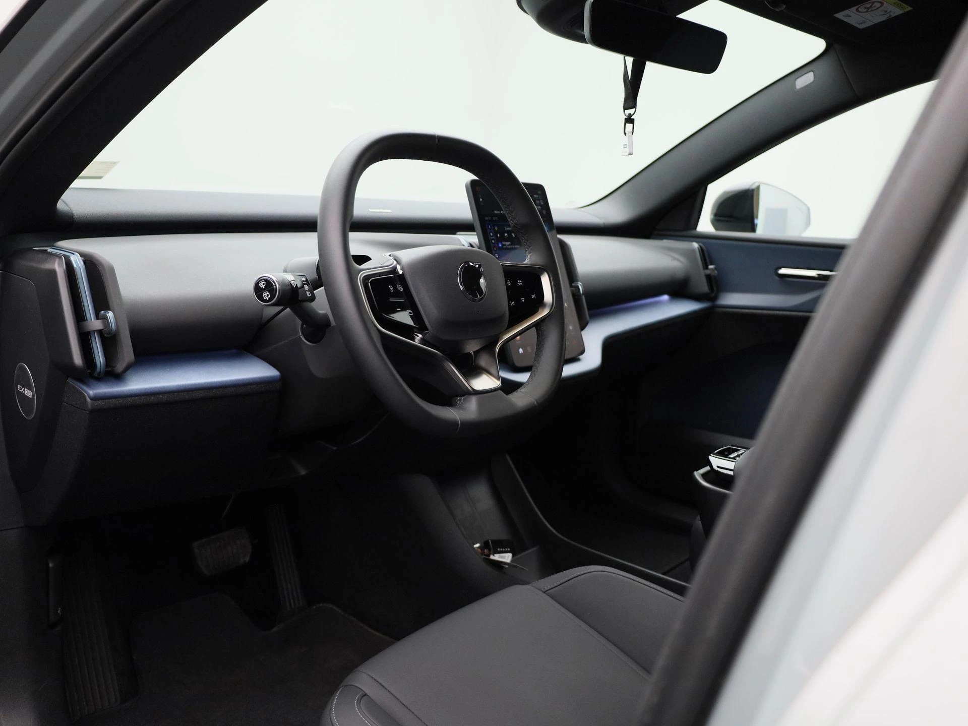 Volvo-EX30-image-29