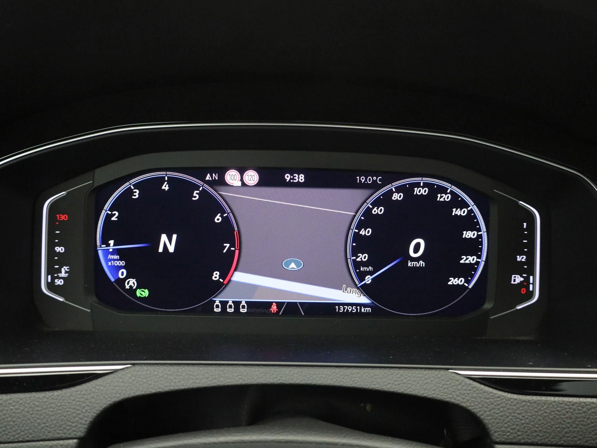 Volkswagen-Passat-image-16