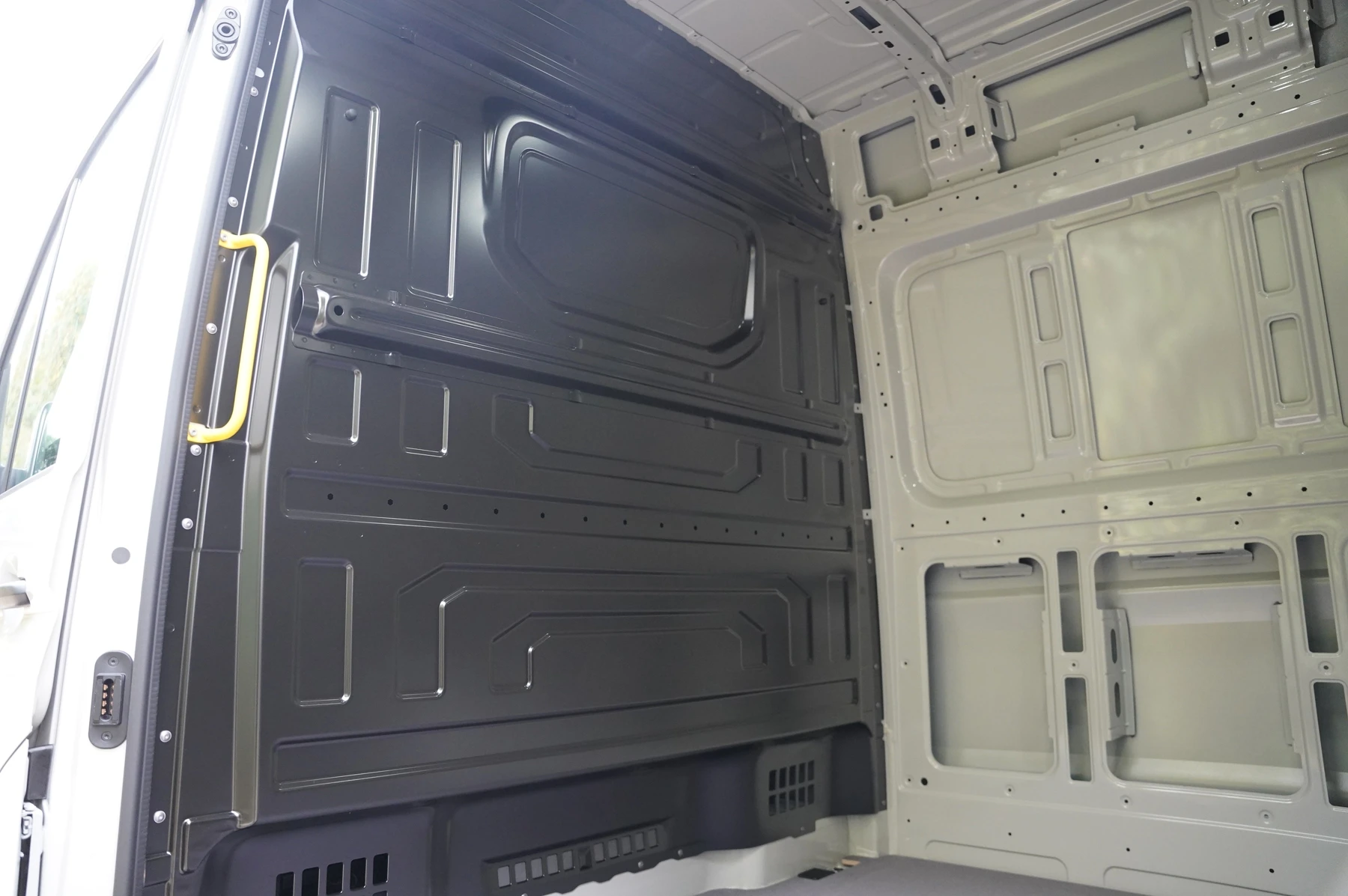 Volkswagen-Crafter-image-28
