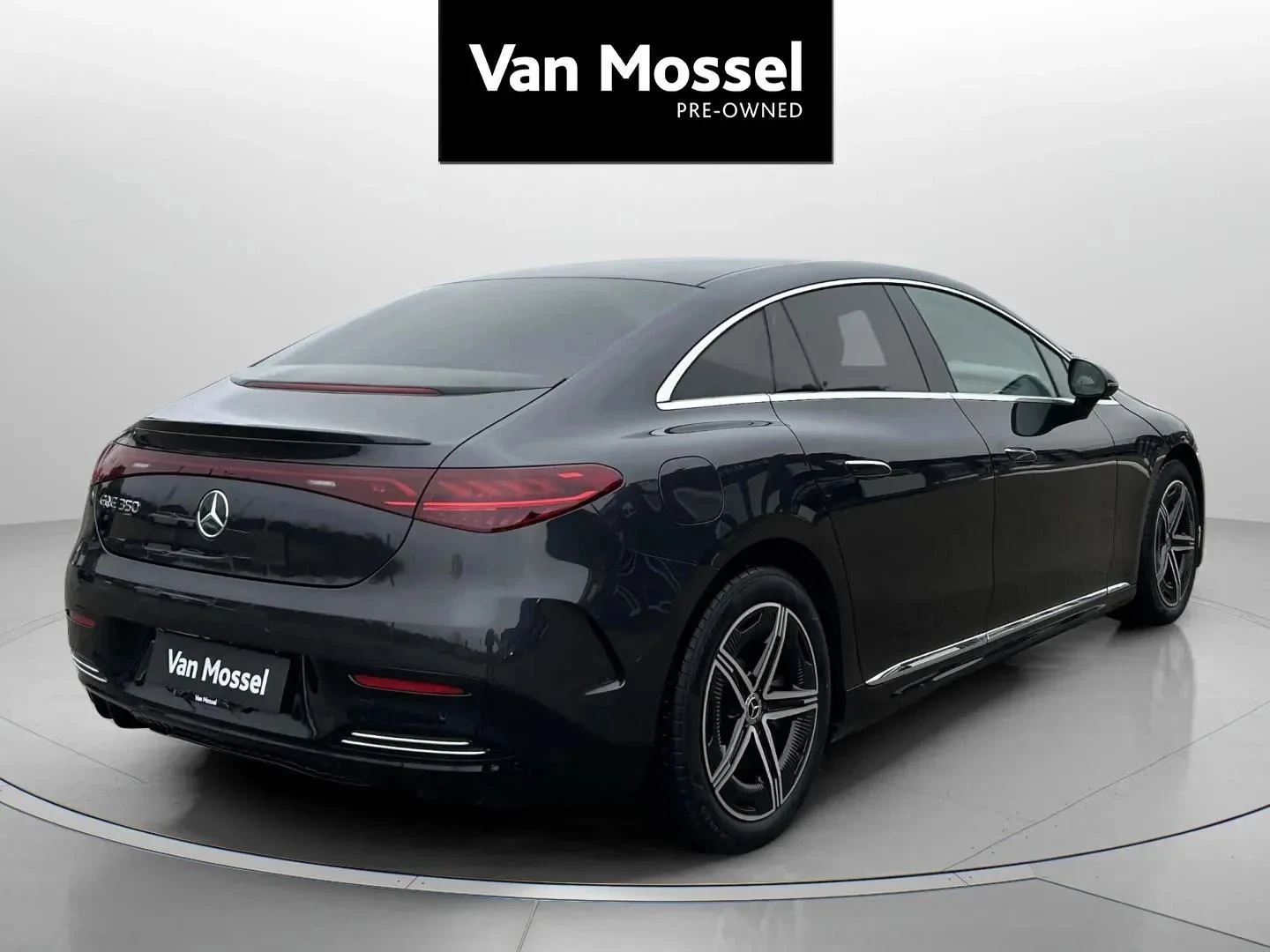 Mercedes-Benz-EQE-image-4