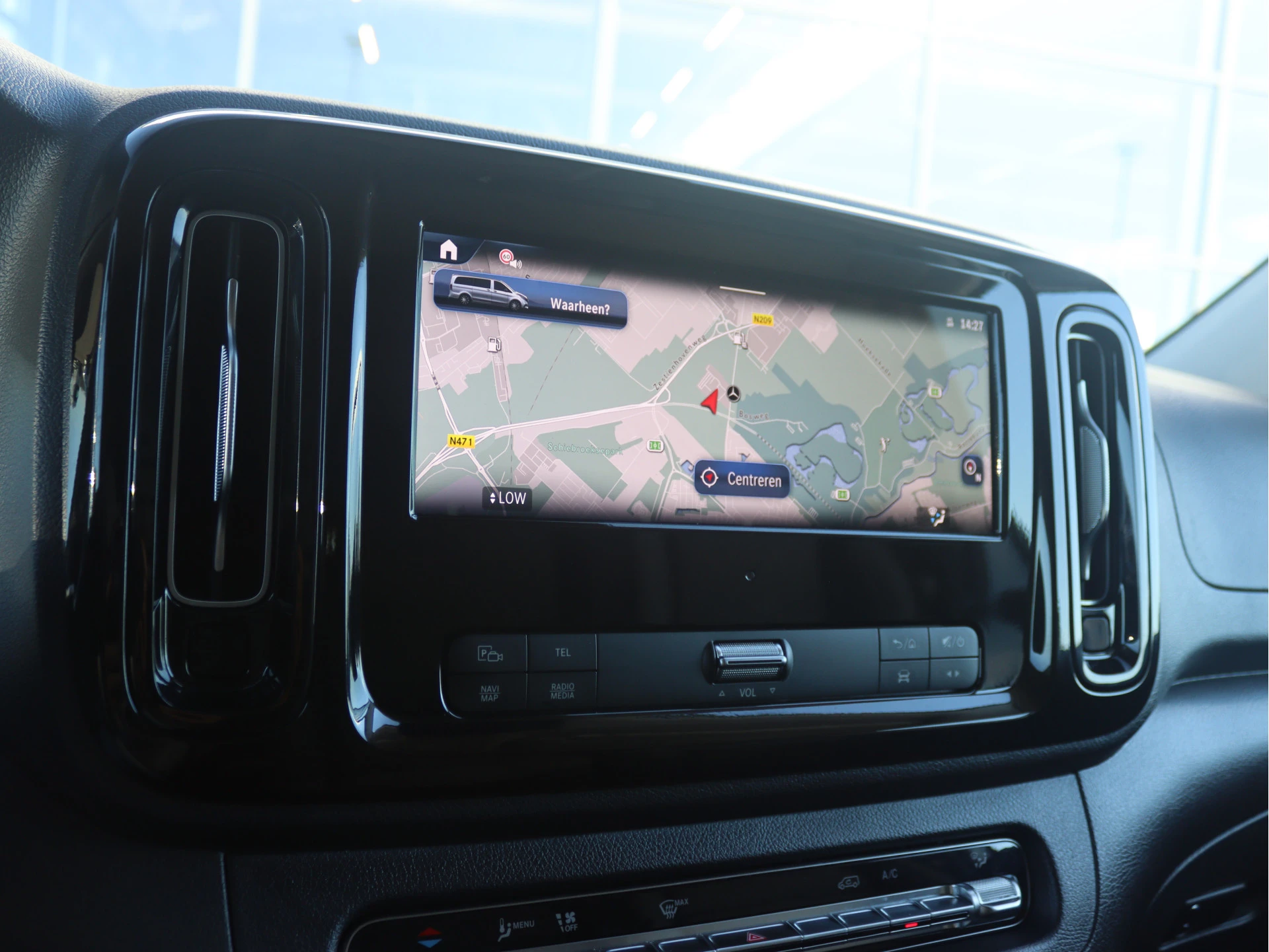 Mercedes-Benz-Vito-image-10