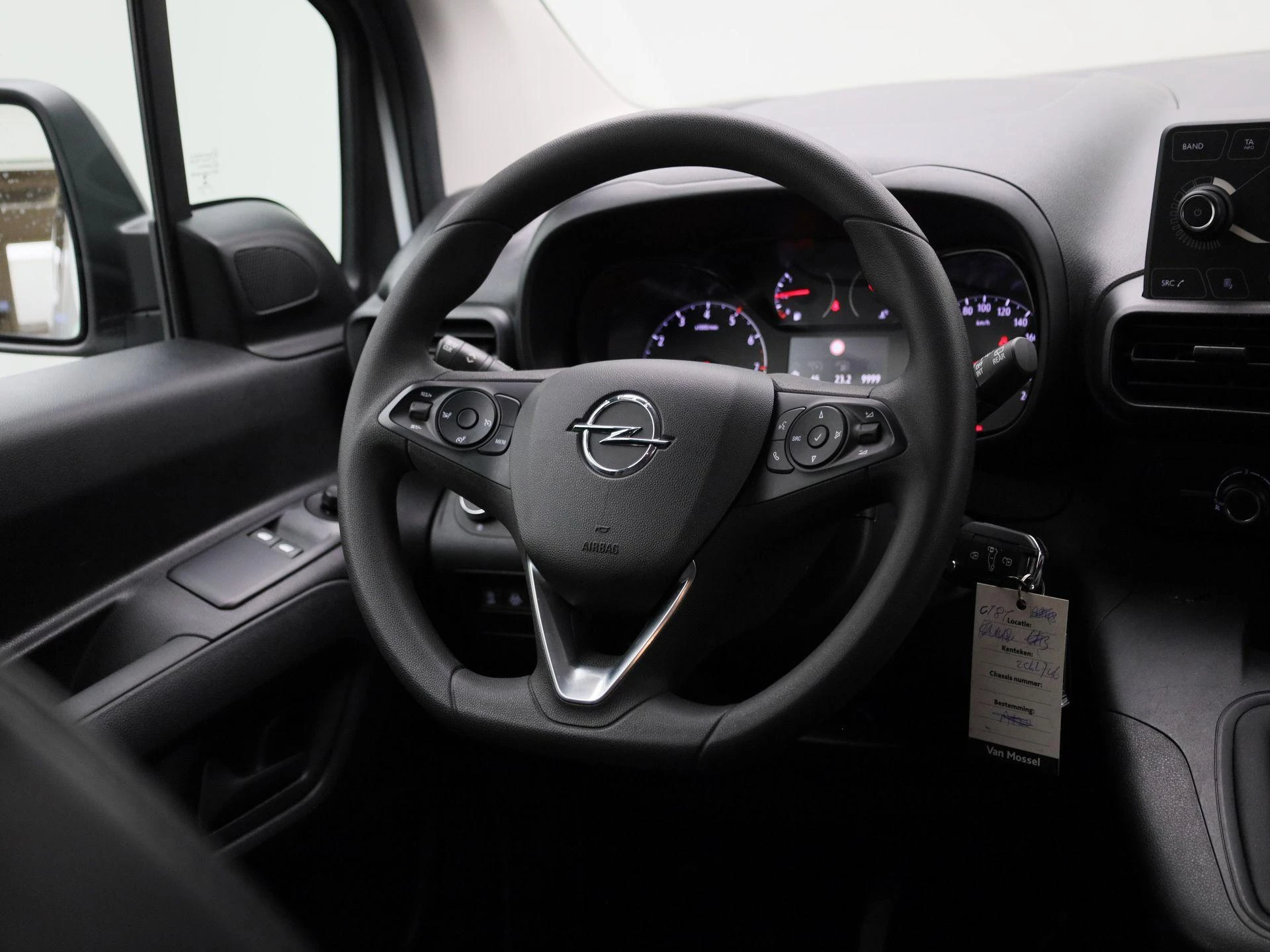 Opel-Combo Life-image-11