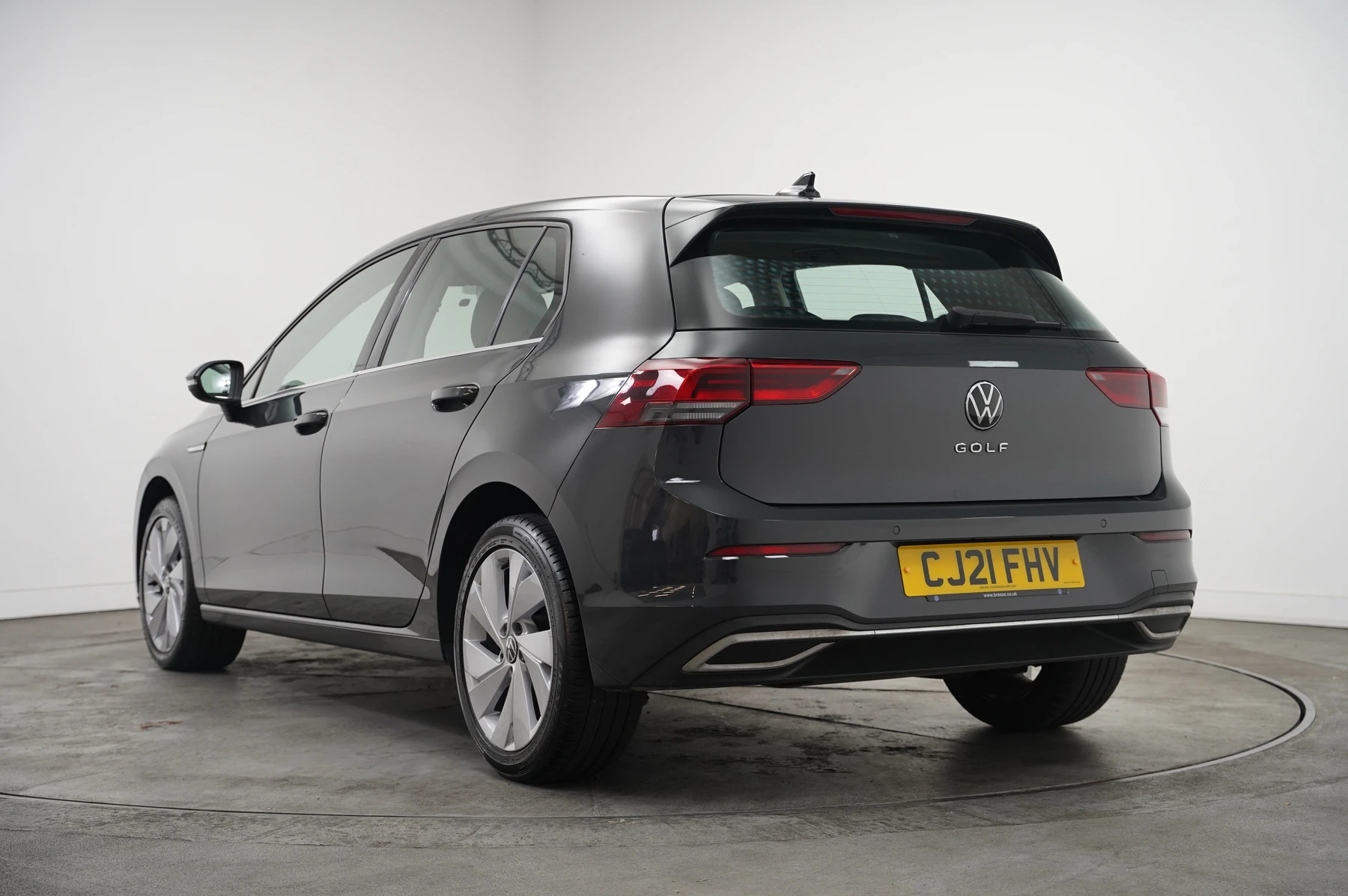 Volkswagen-Golf-image-2