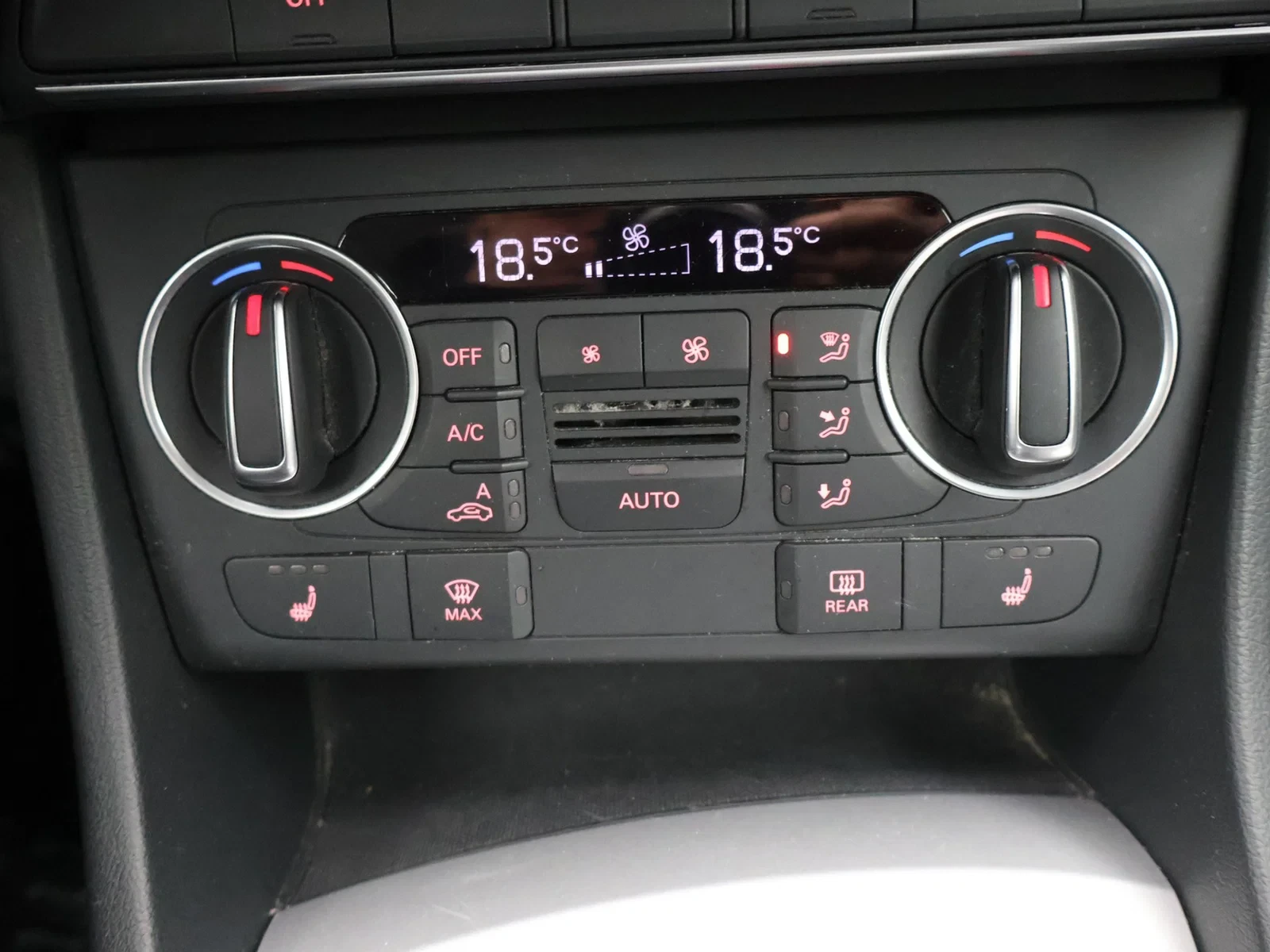 Audi Q3 Audi Q3 1.4TFSI 150PK *AUTOMAAT*LEDER*CRUISE*NAVI*PDC*ZETELVERWARMING*AIRCO*...*